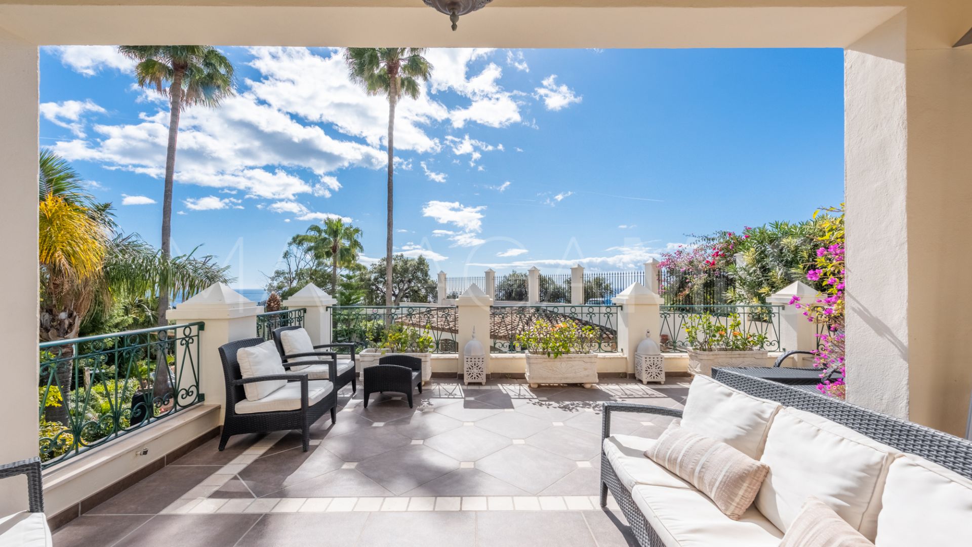 Villa for sale in New Golden Mile