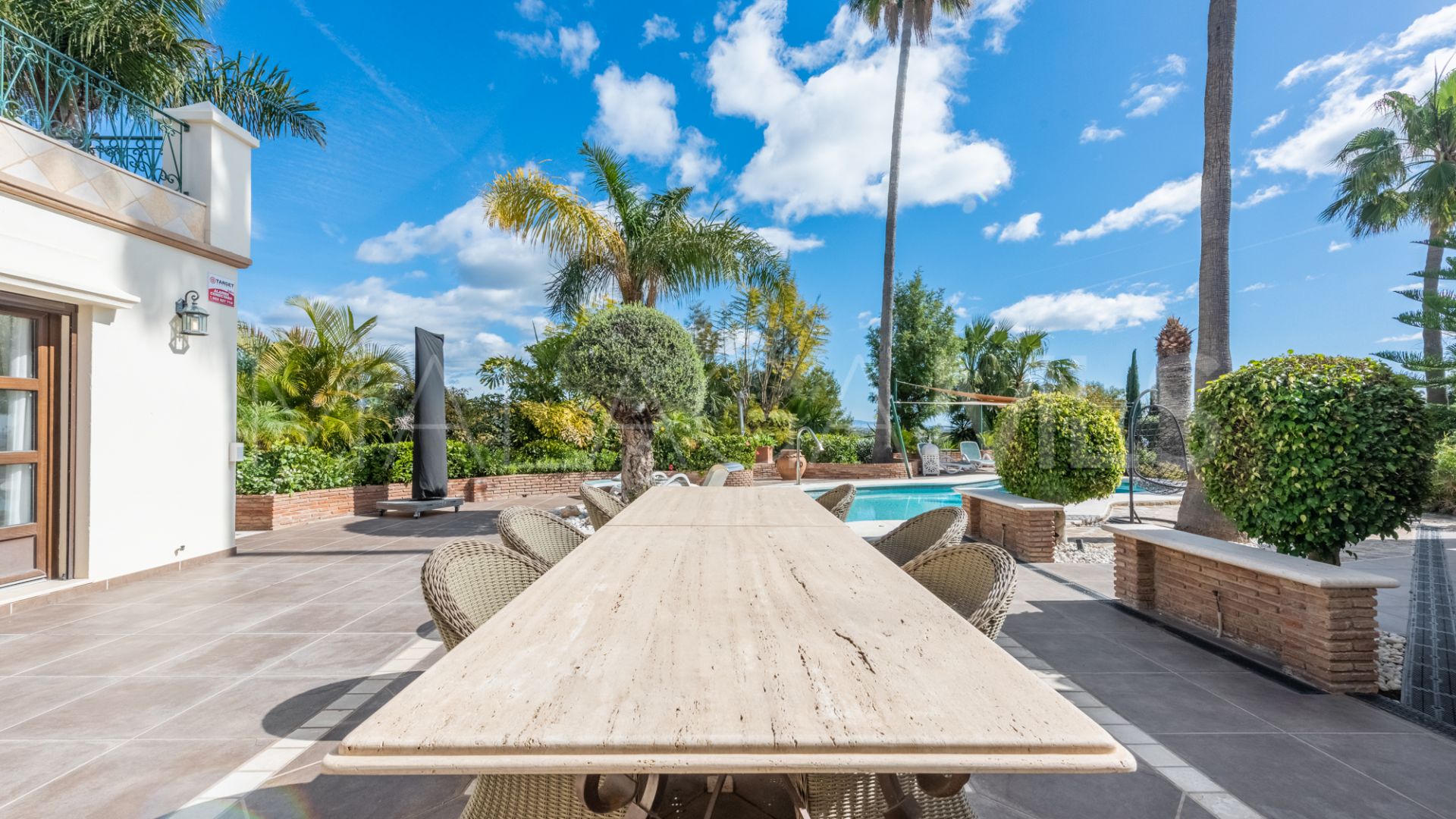 Villa for sale in New Golden Mile