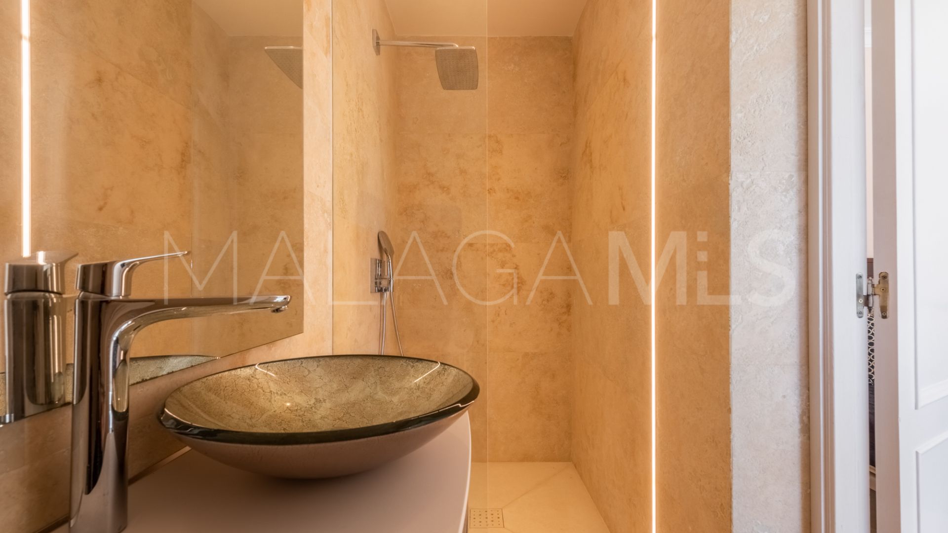 Villa for sale in New Golden Mile