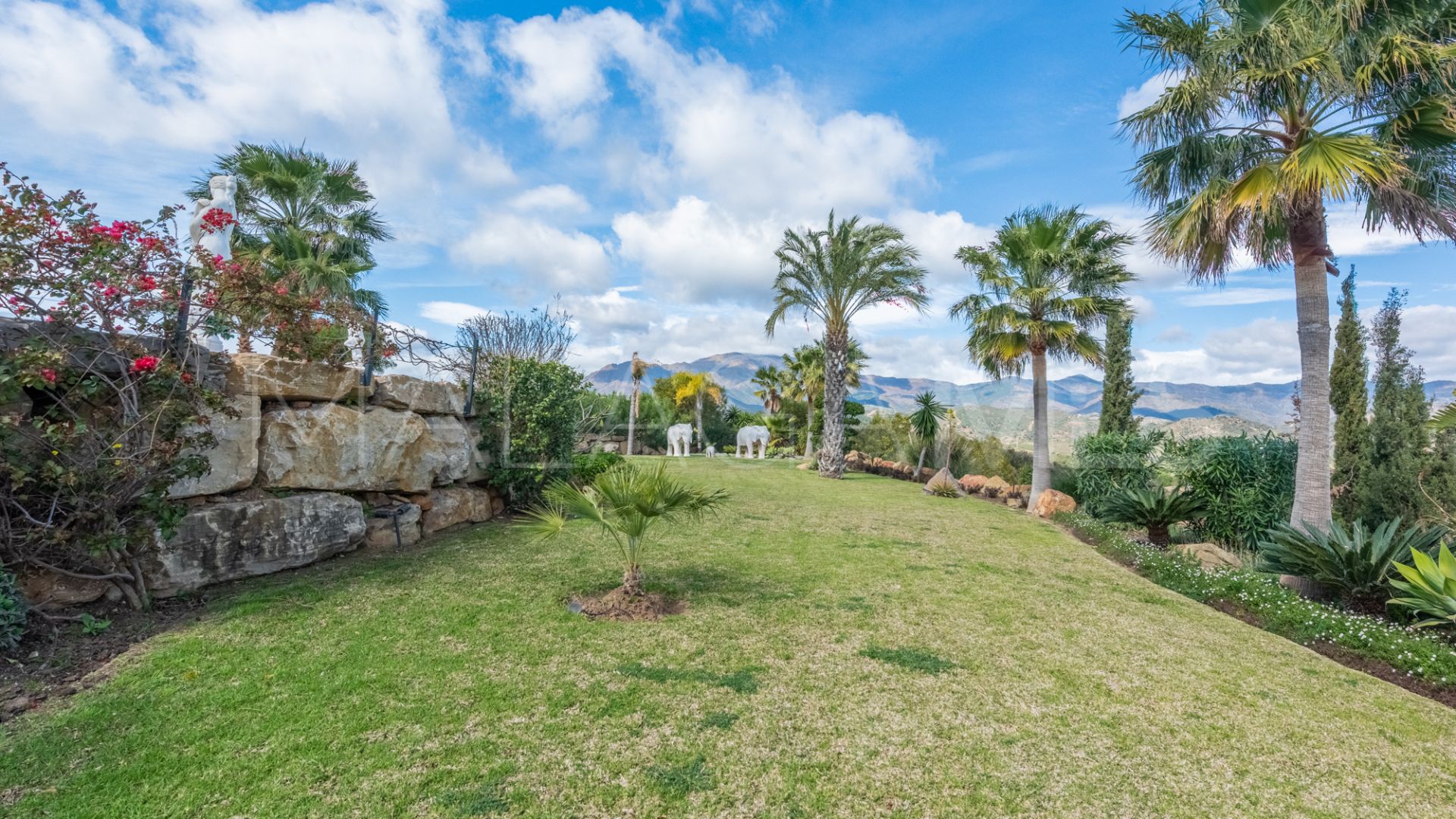 Buy El Padron 6 bedrooms villa