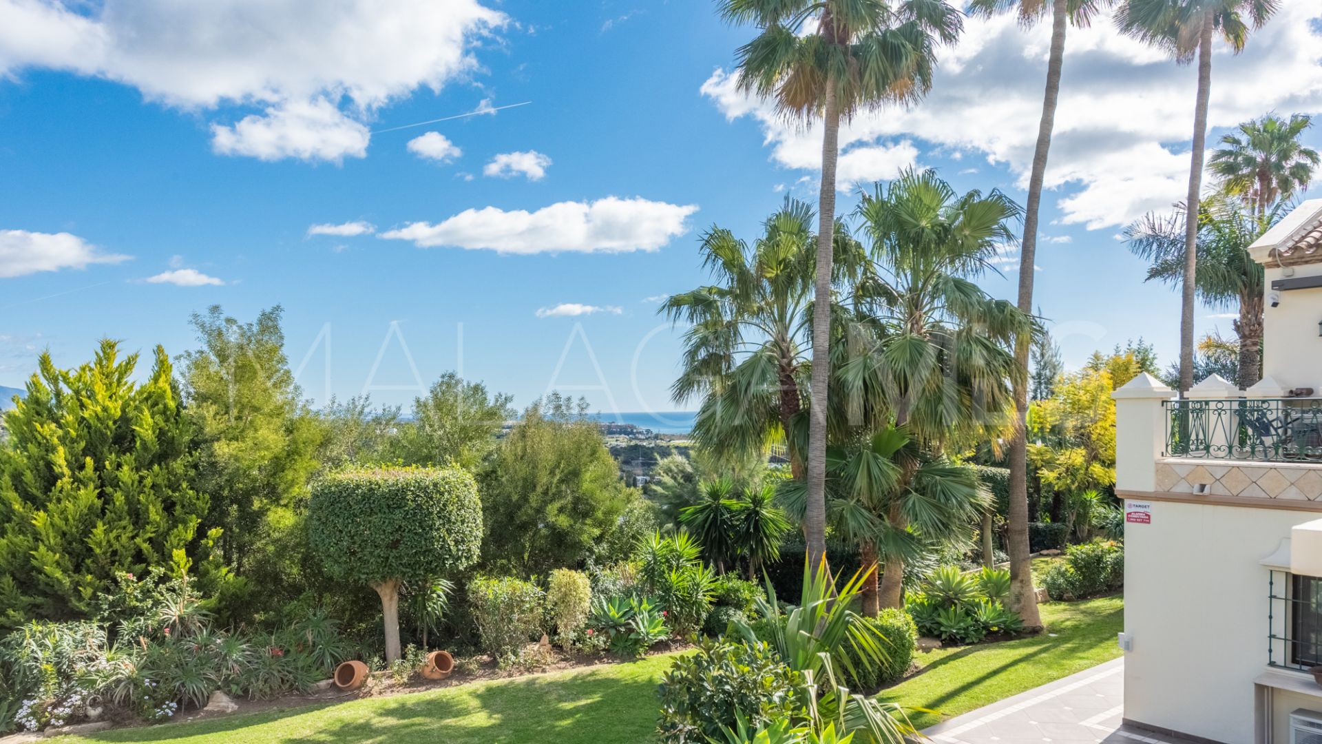 Villa for sale in New Golden Mile