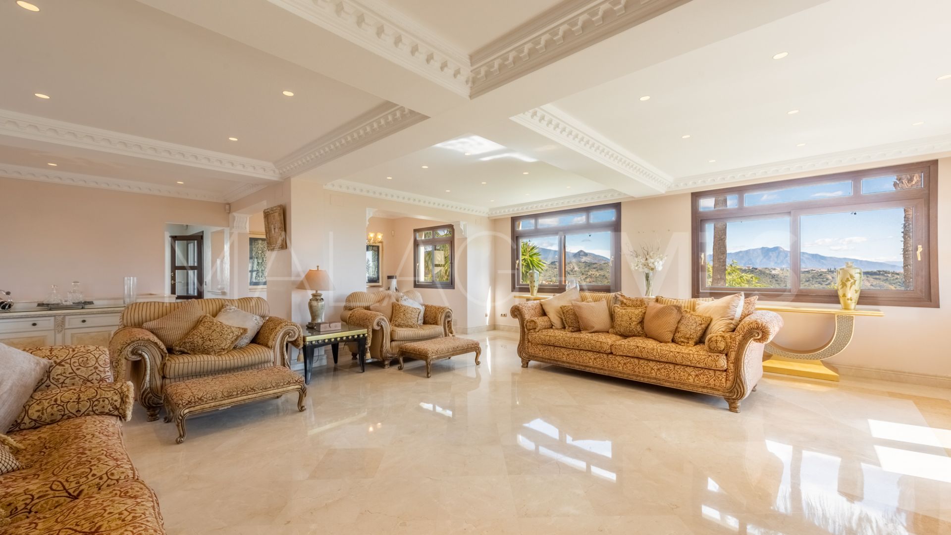 Villa for sale in New Golden Mile