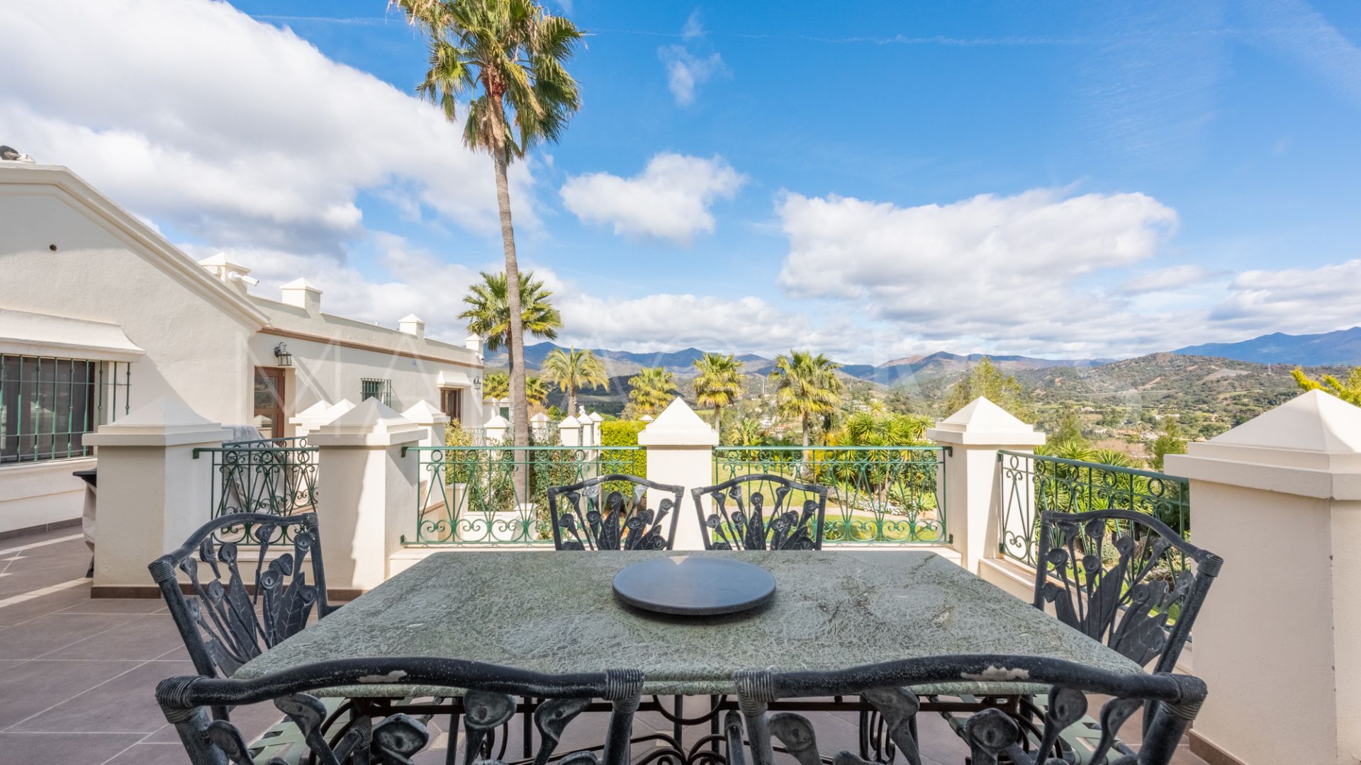 Villa for sale in New Golden Mile