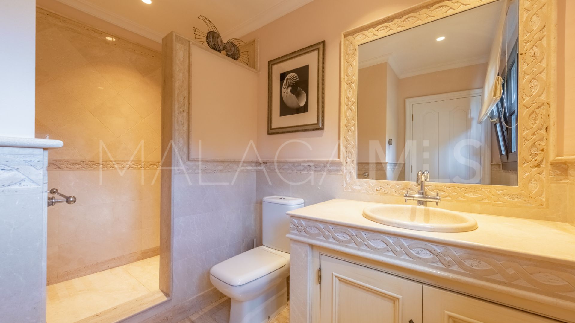 Villa for sale in New Golden Mile