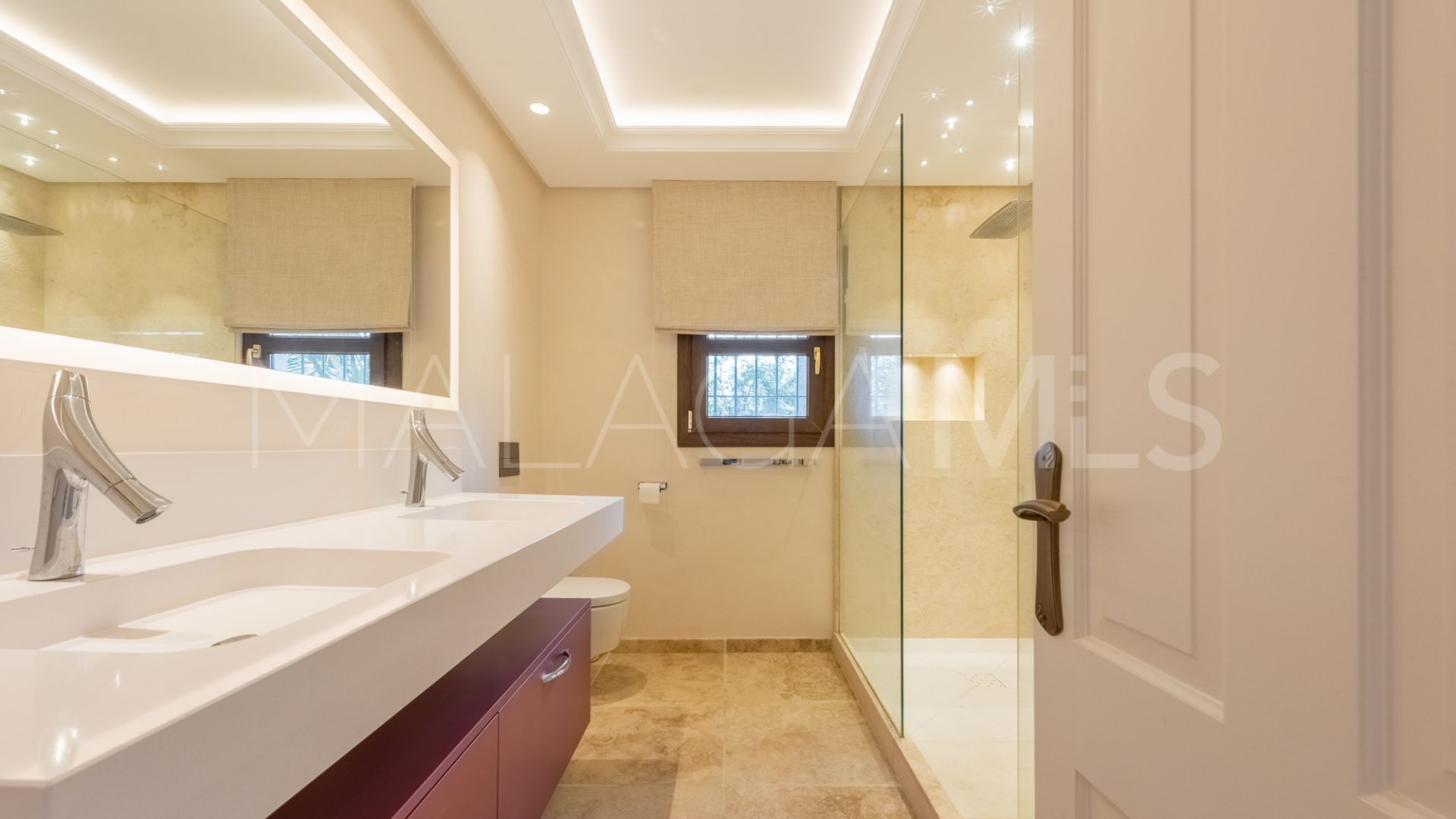 Villa for sale in New Golden Mile