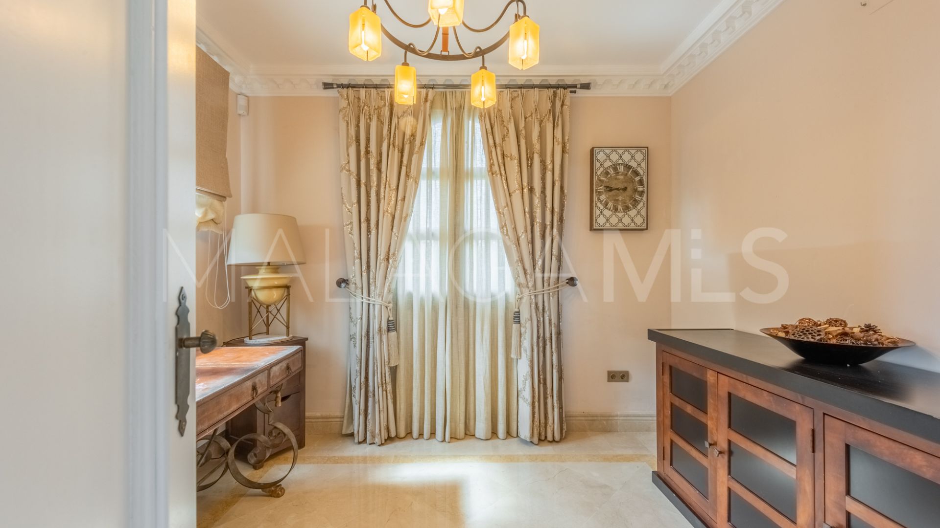 Villa for sale in New Golden Mile