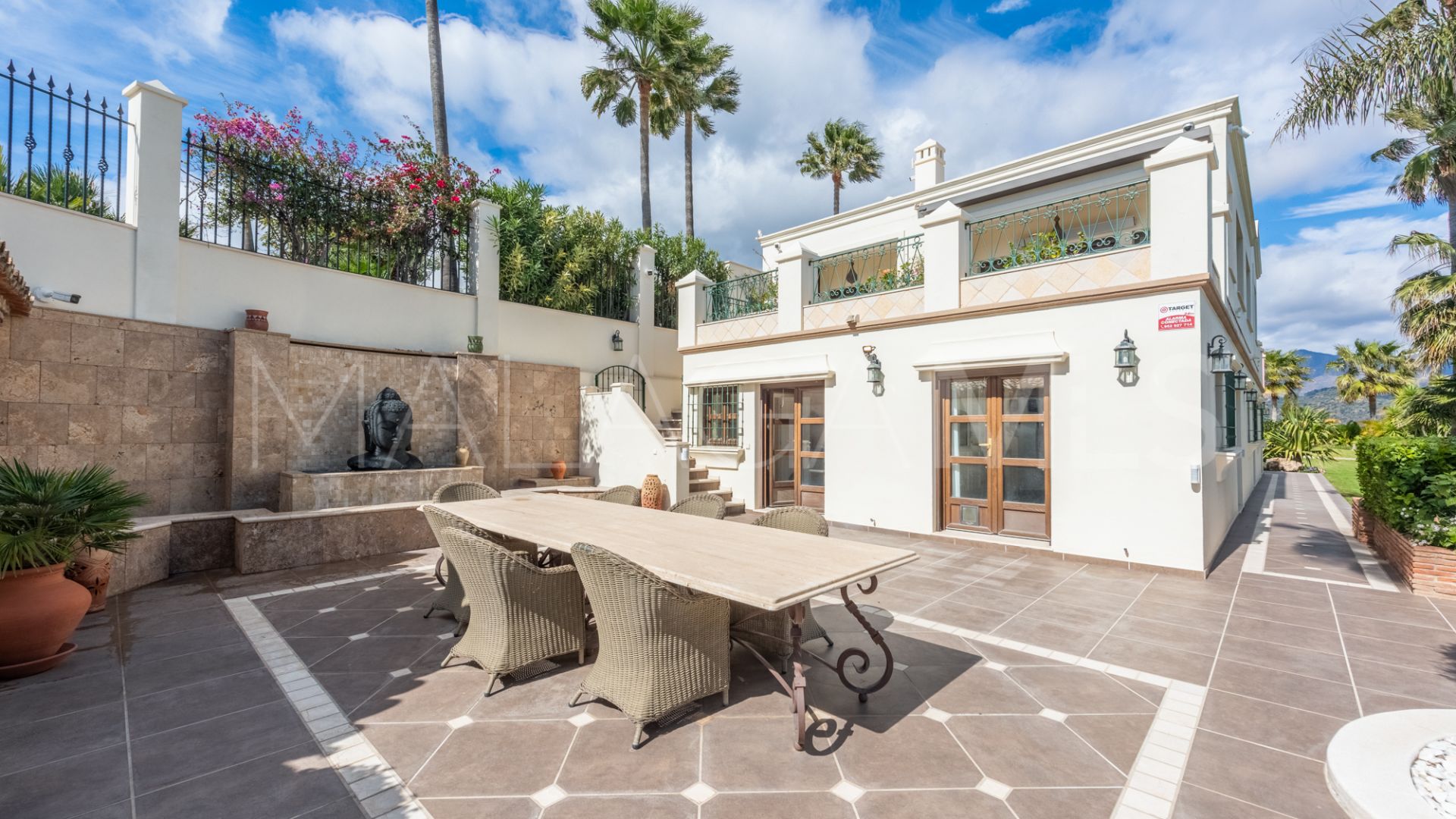 Villa for sale in New Golden Mile