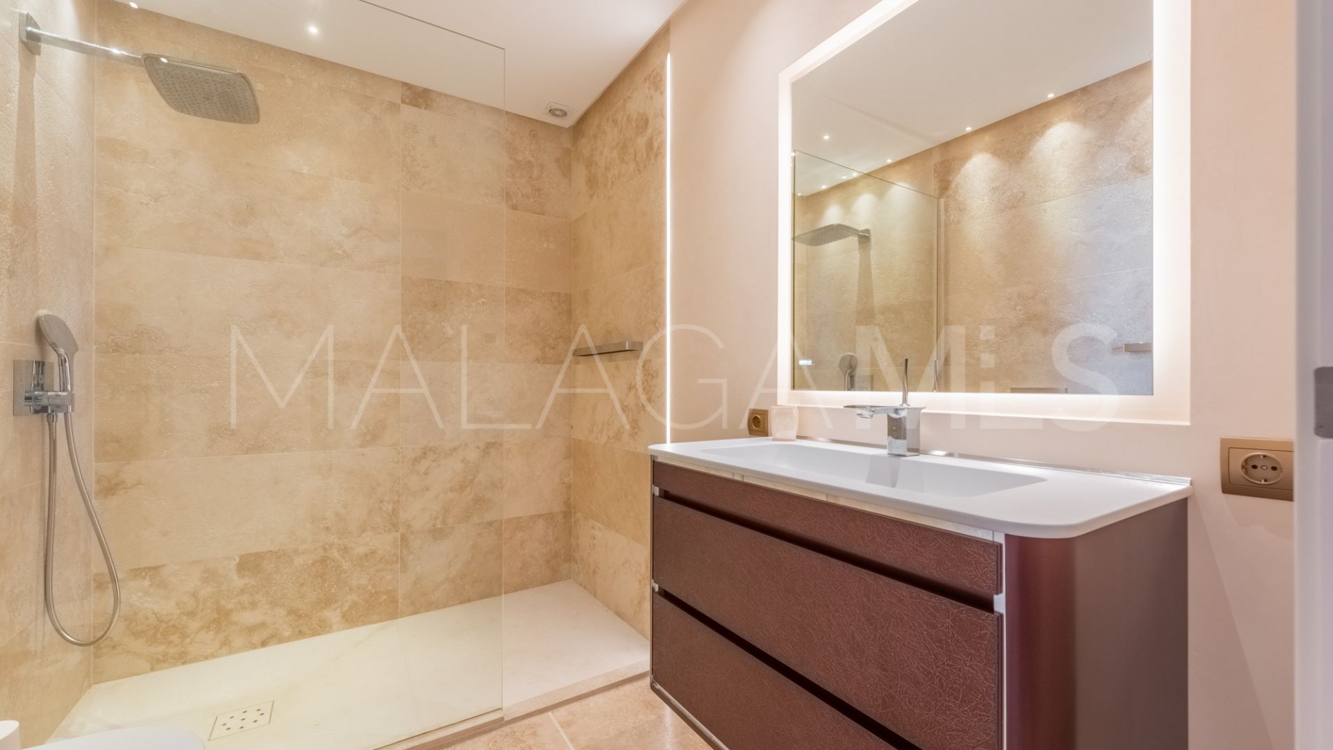 Villa for sale in New Golden Mile