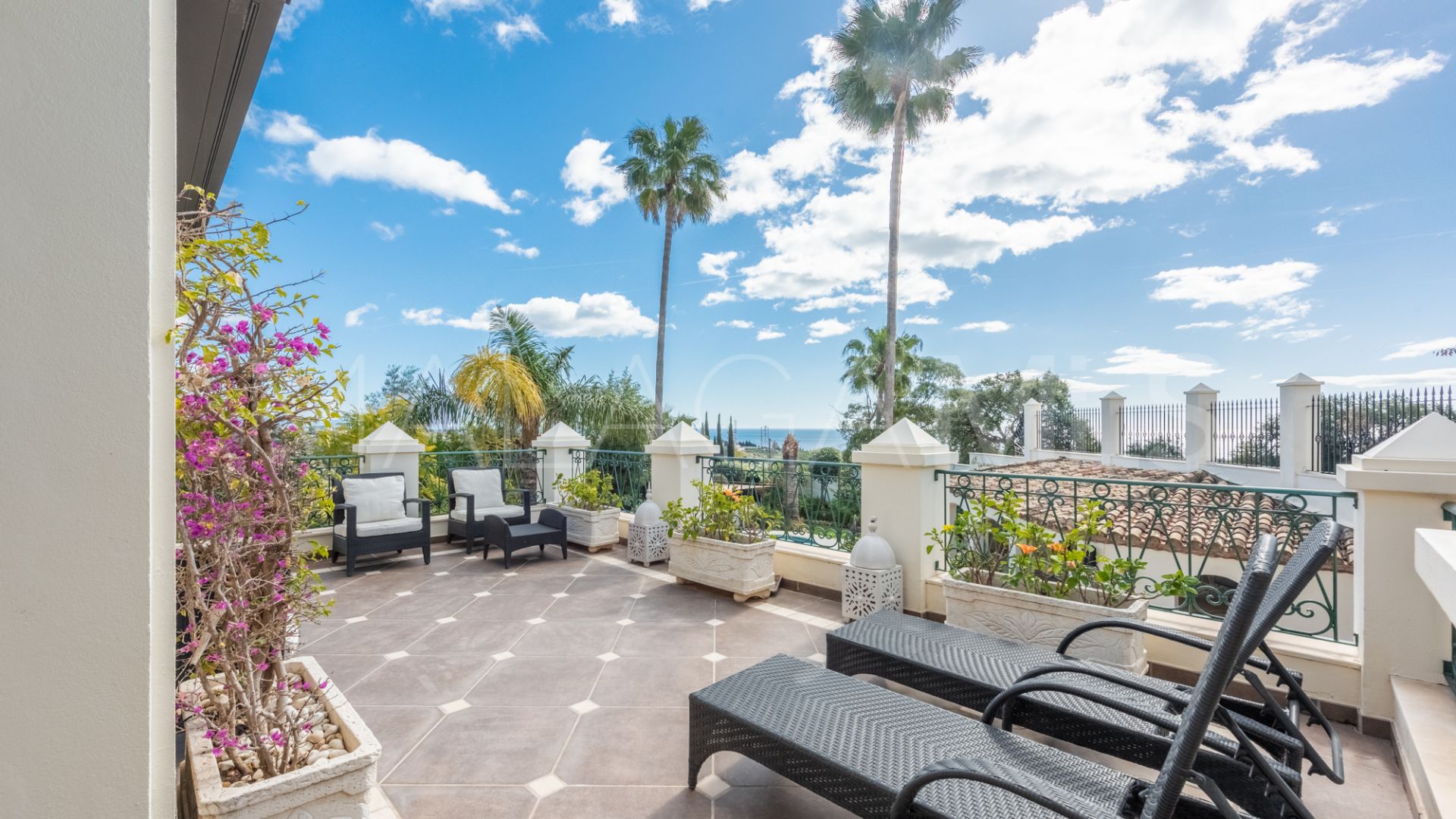 Villa for sale in New Golden Mile