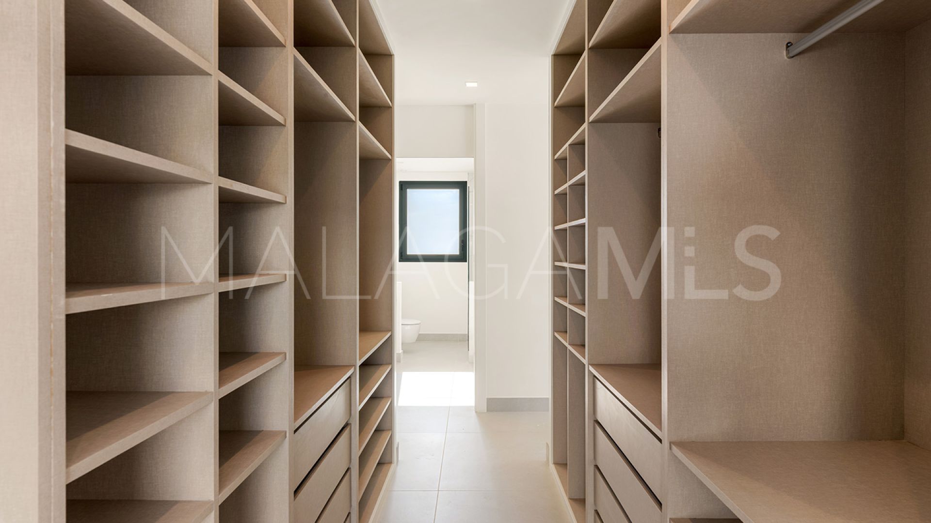 Villa for sale in Estepona Golf