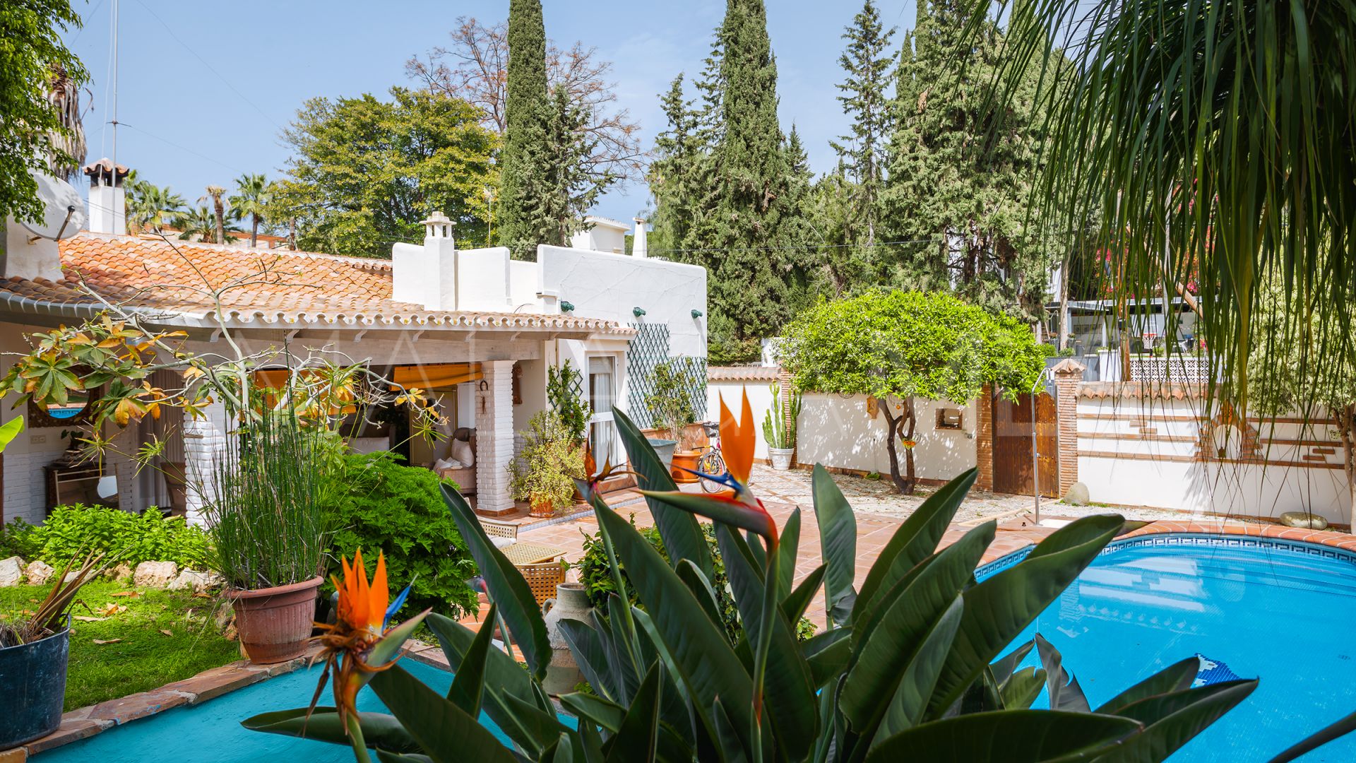 Villa for sale in Nueva Andalucia