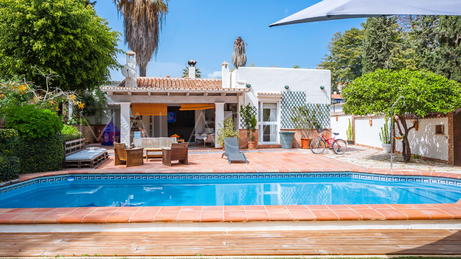 Villa for sale in Nueva Andalucia