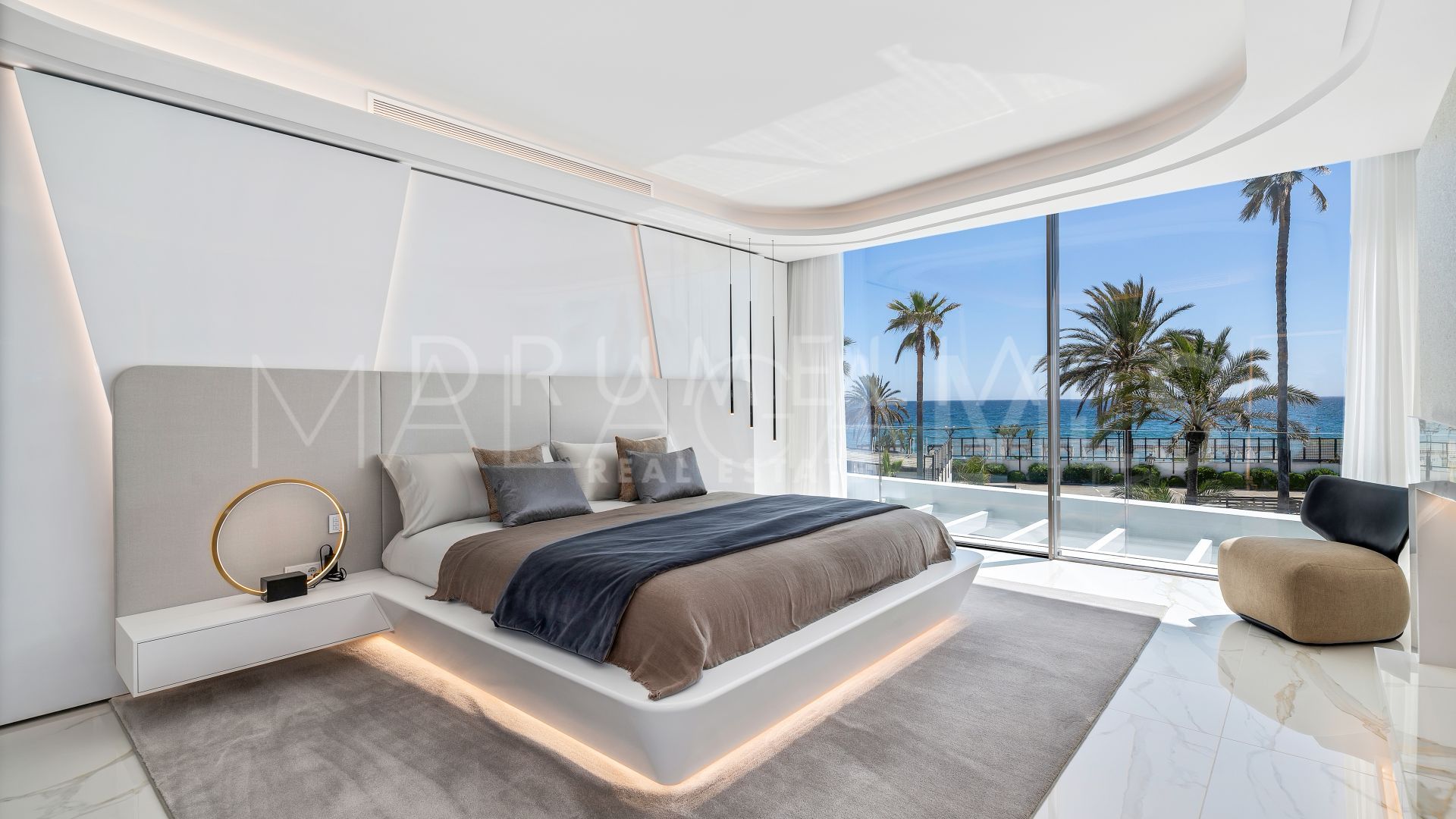 Villa for sale in Los Monteros Playa