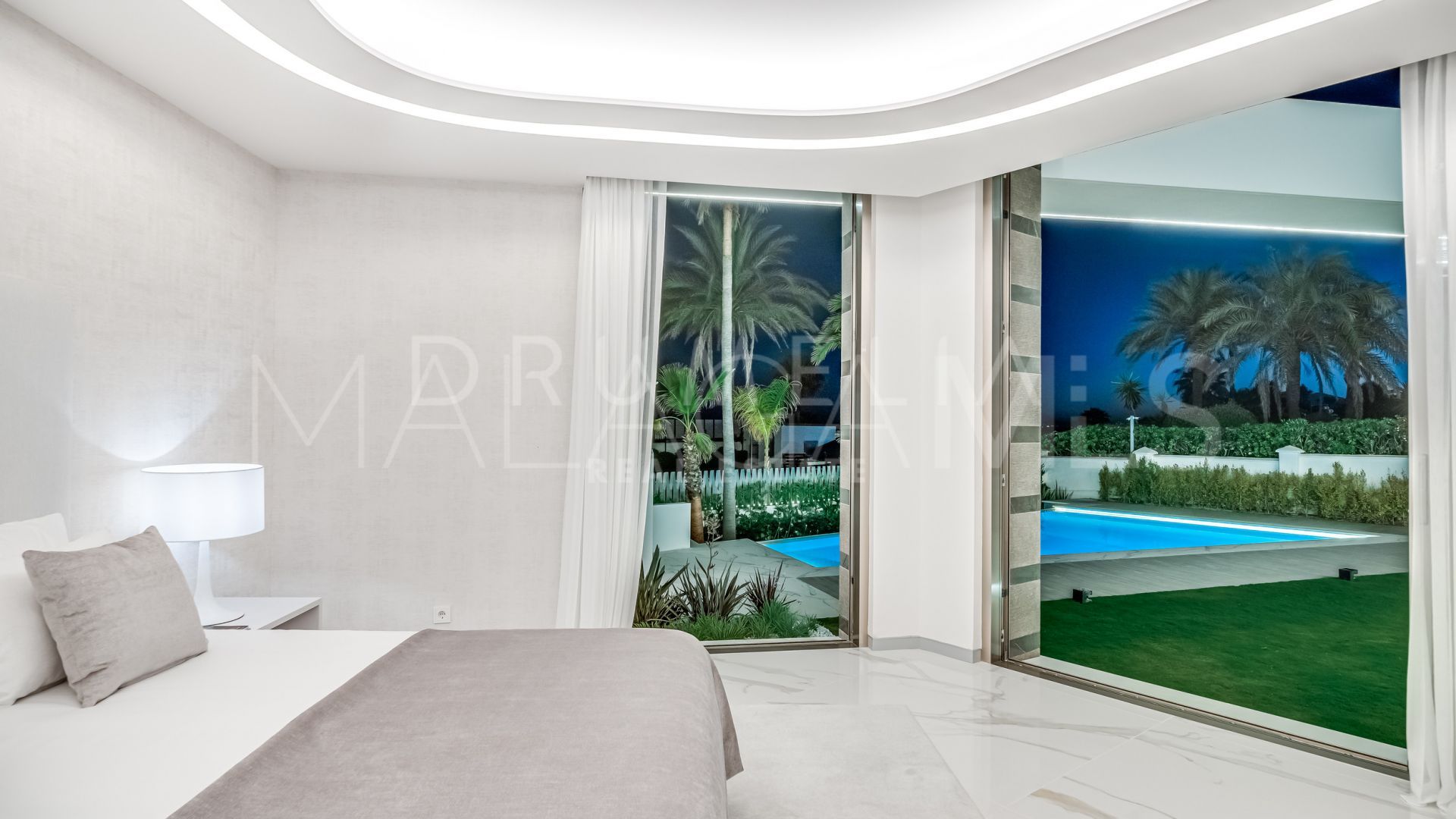 Villa for sale in Los Monteros Playa