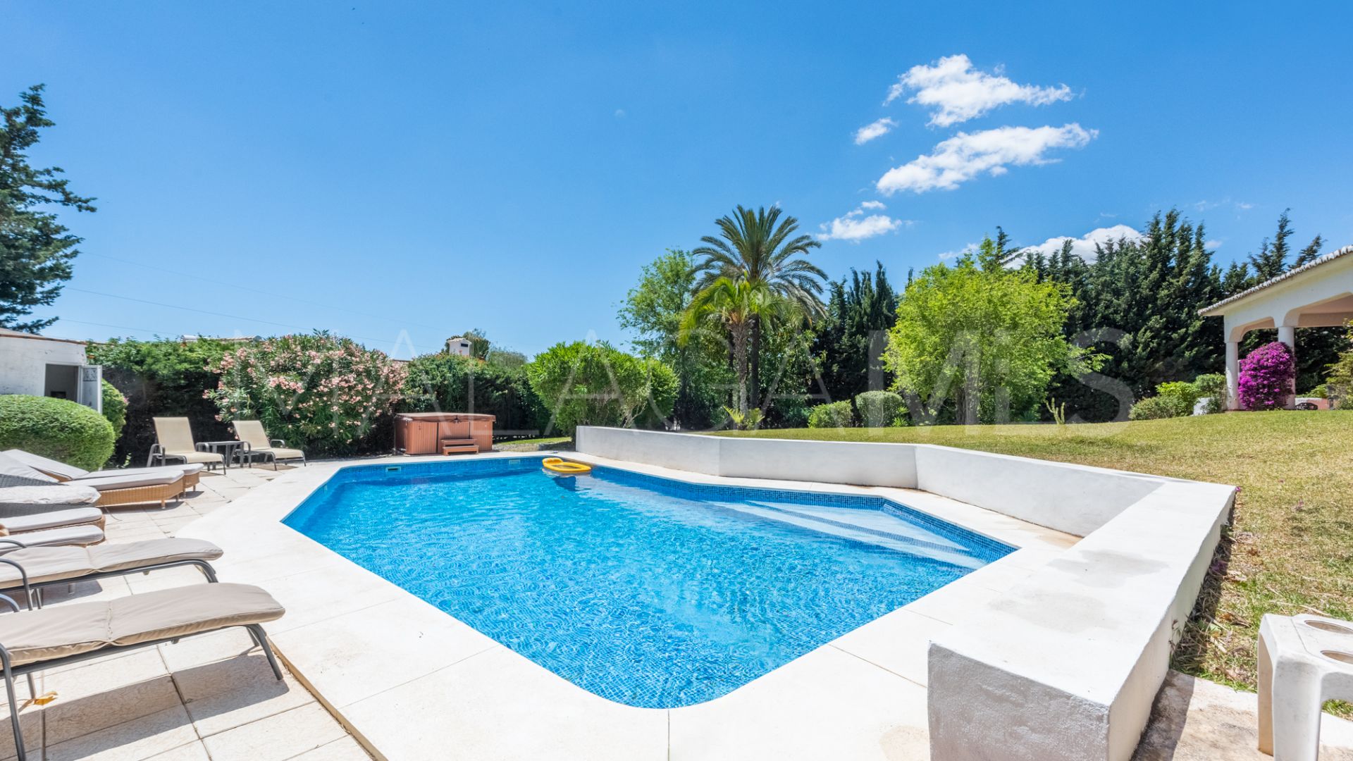 Villa for sale in Atalaya Golf