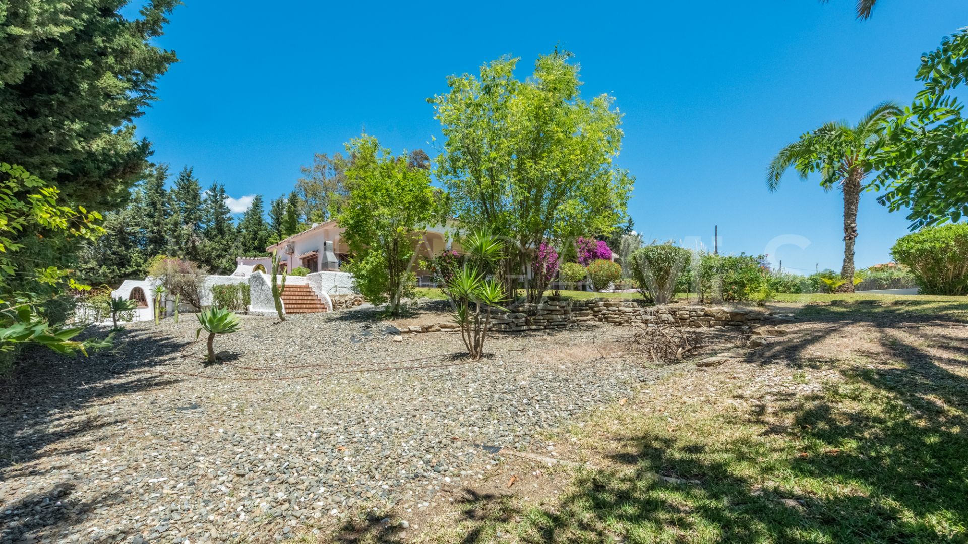 Villa for sale in Atalaya Golf