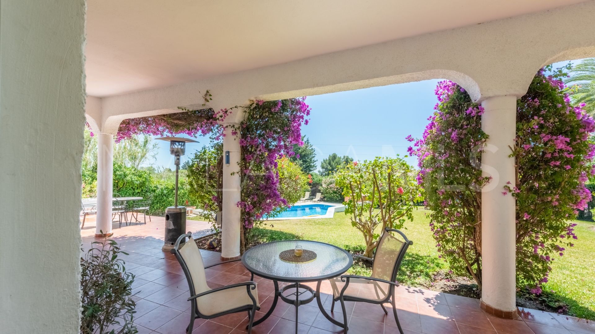 Villa for sale in Atalaya Golf