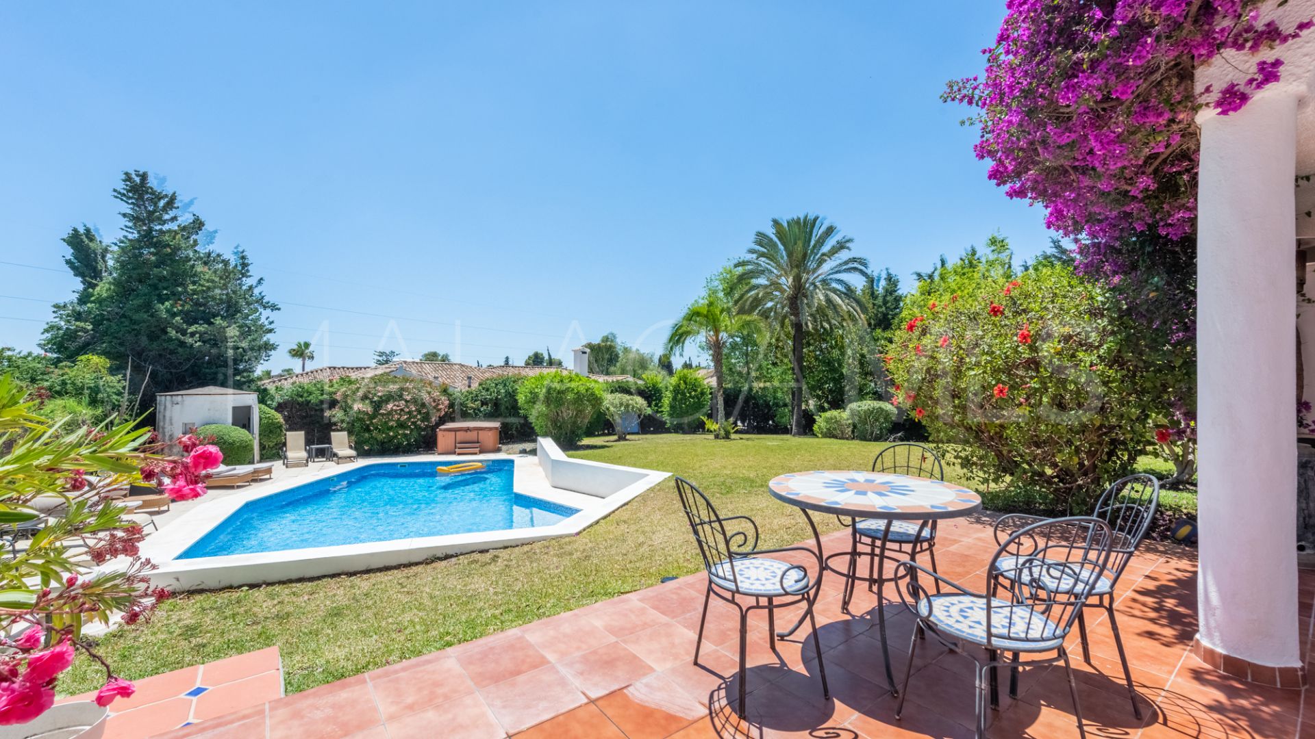 Villa for sale in Atalaya Golf