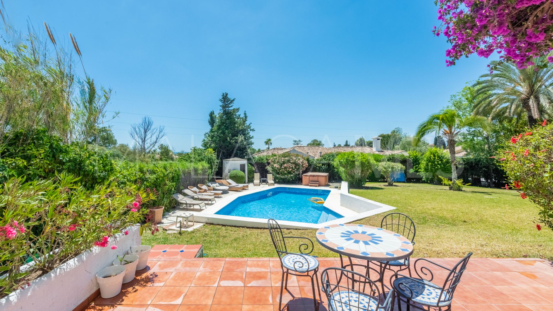 Villa for sale in Atalaya Golf