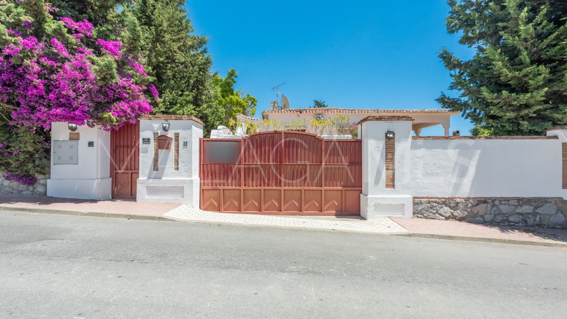 Villa for sale in Atalaya Golf