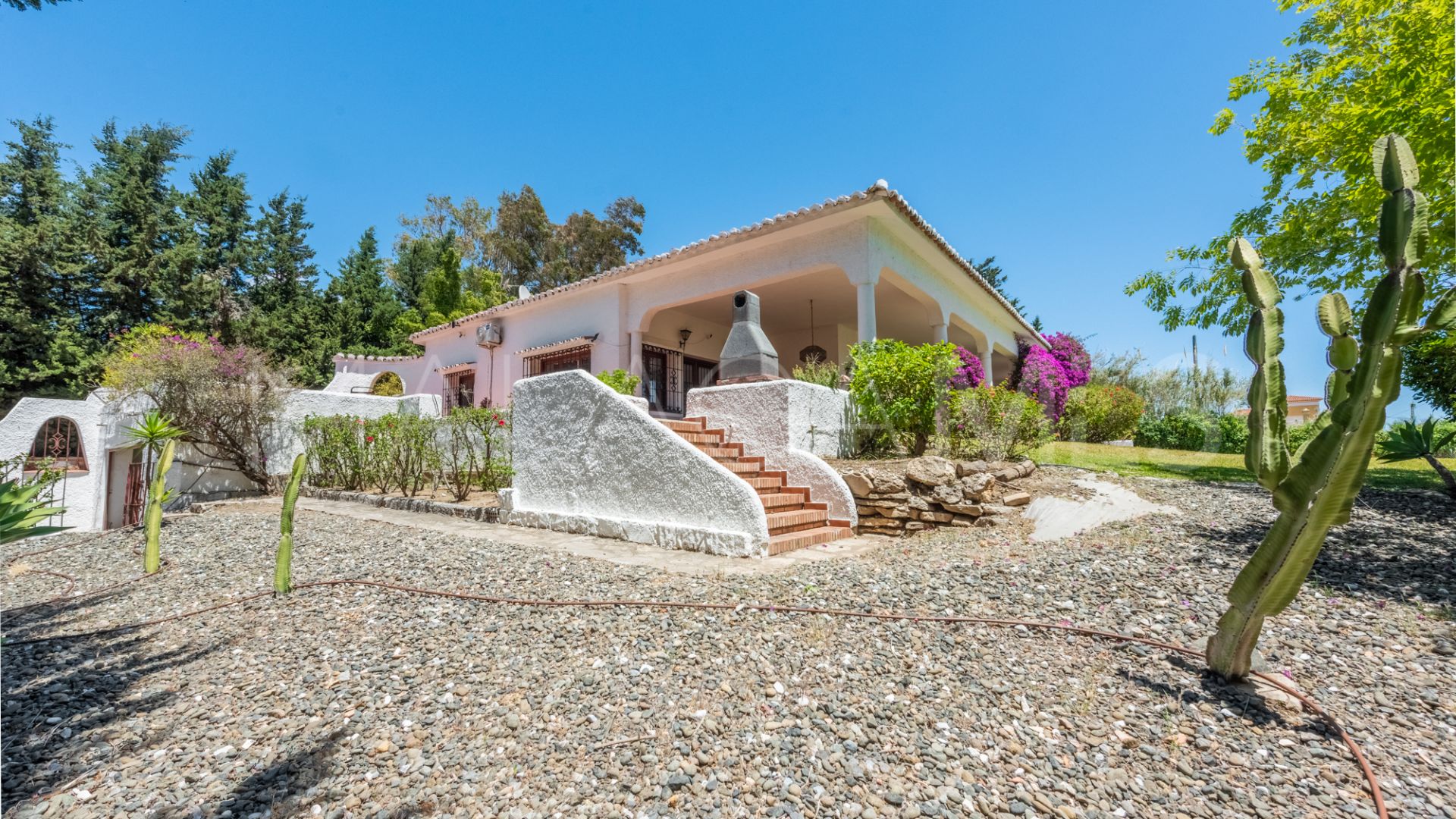 Villa for sale in Atalaya Golf