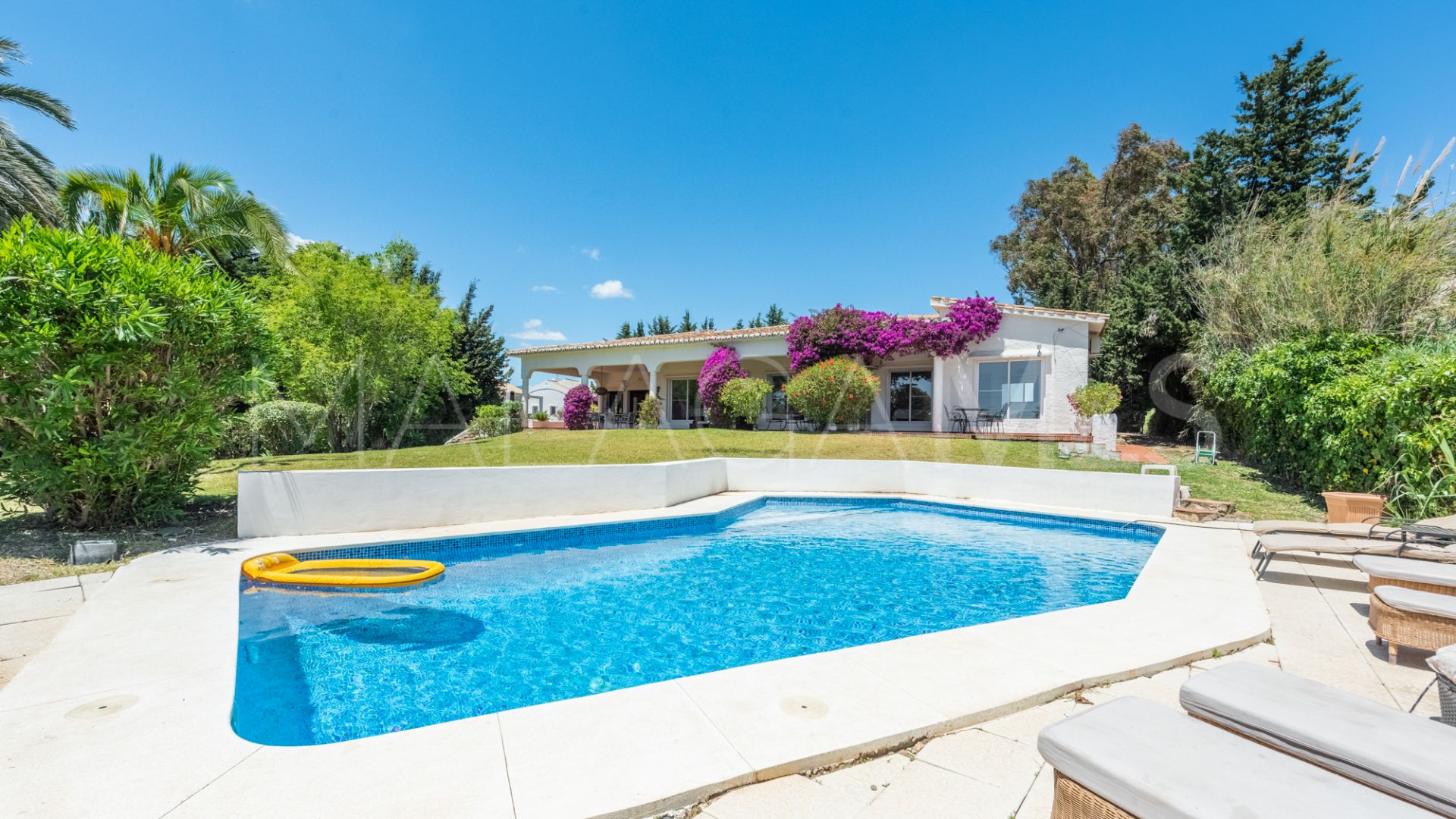 Villa for sale in Atalaya Golf