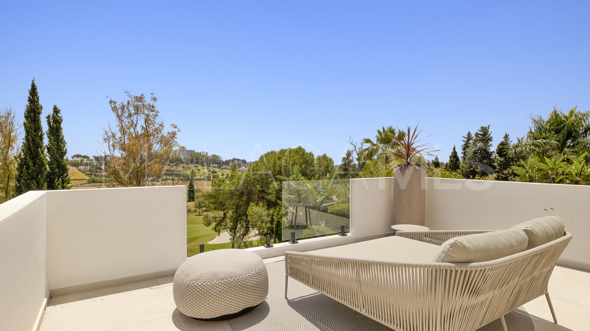 For sale villa in El Paraiso with 5 bedrooms