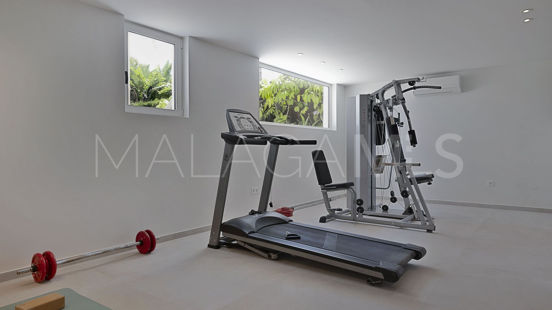 For sale villa in El Paraiso with 5 bedrooms