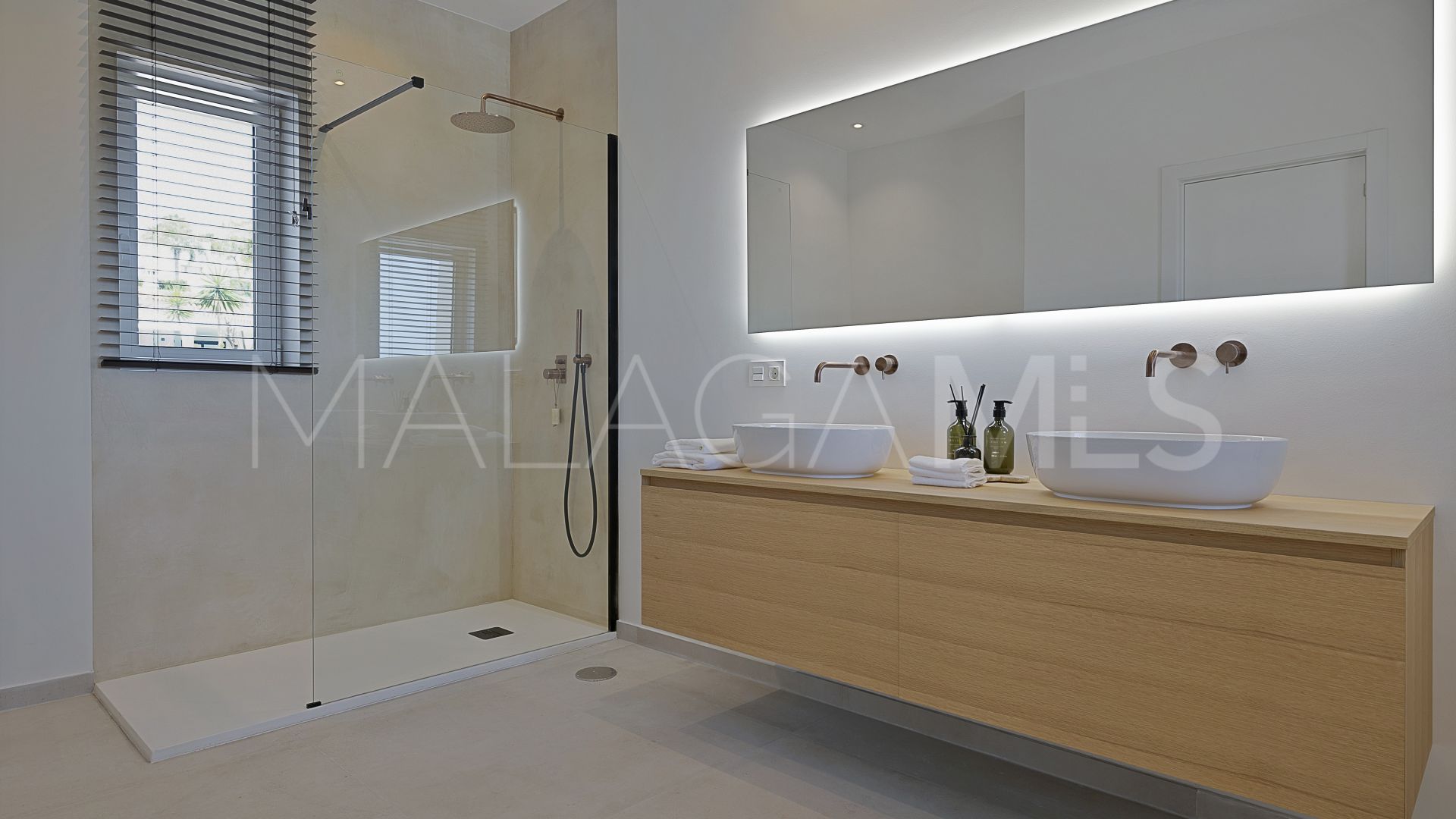 For sale villa in El Paraiso with 5 bedrooms