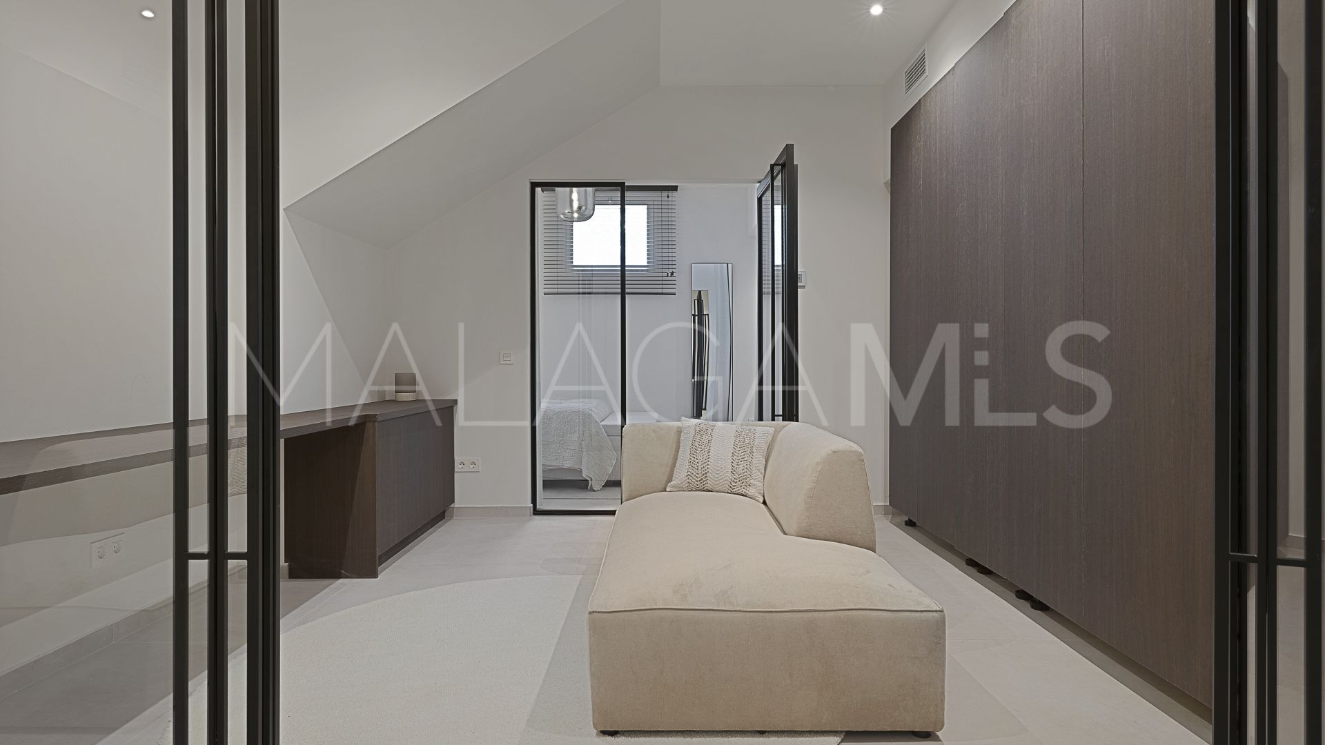 For sale villa in El Paraiso with 5 bedrooms