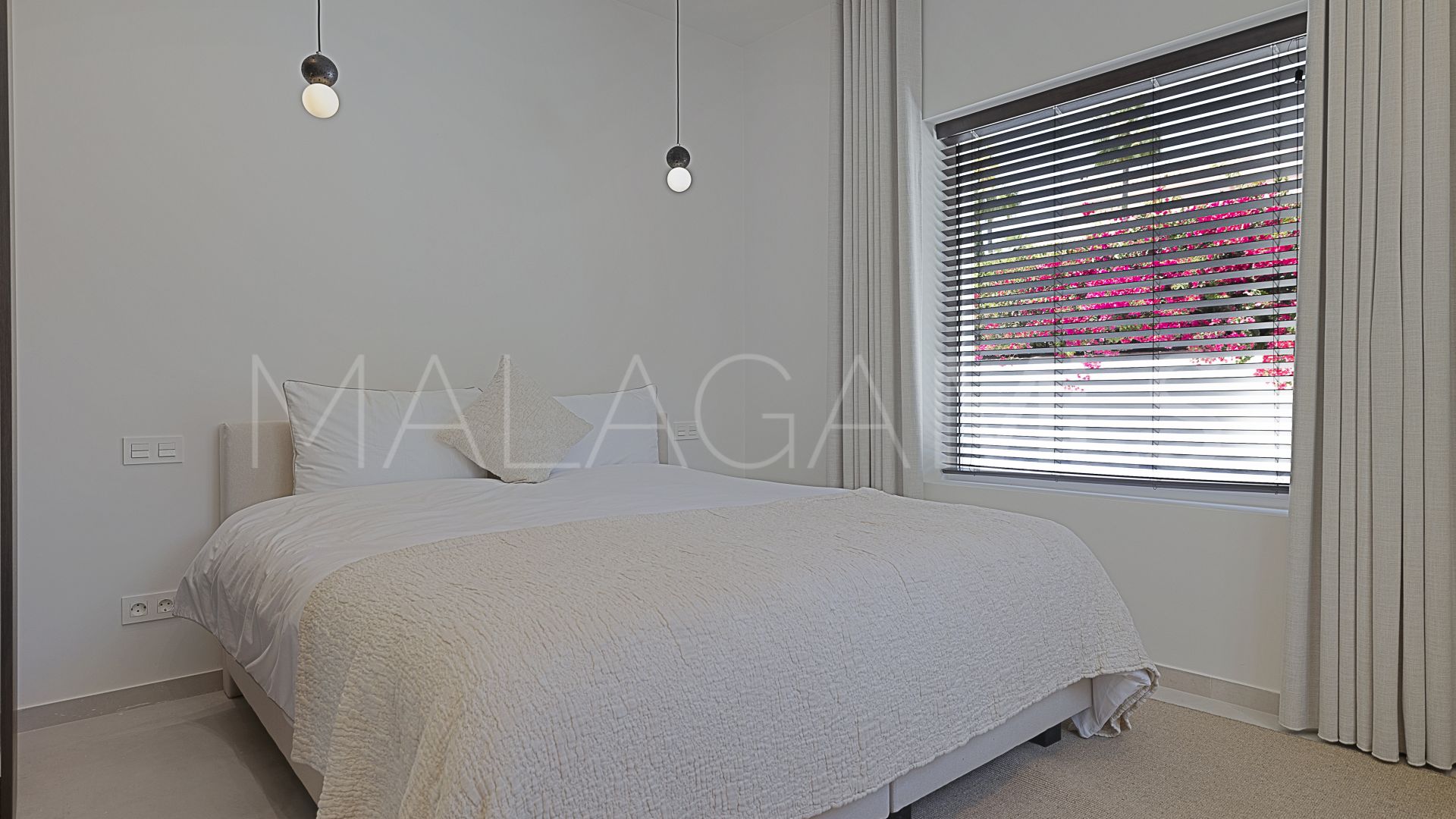 For sale villa in El Paraiso with 5 bedrooms