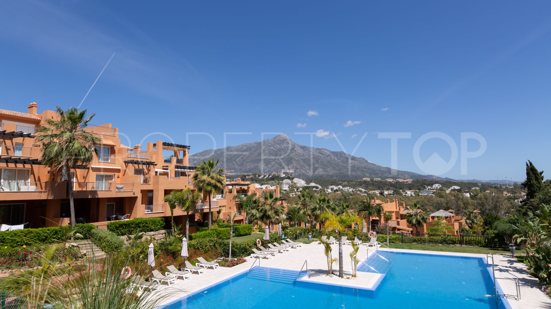 Apartamento en venta con 3 dormitorios en Alminar de Marbella