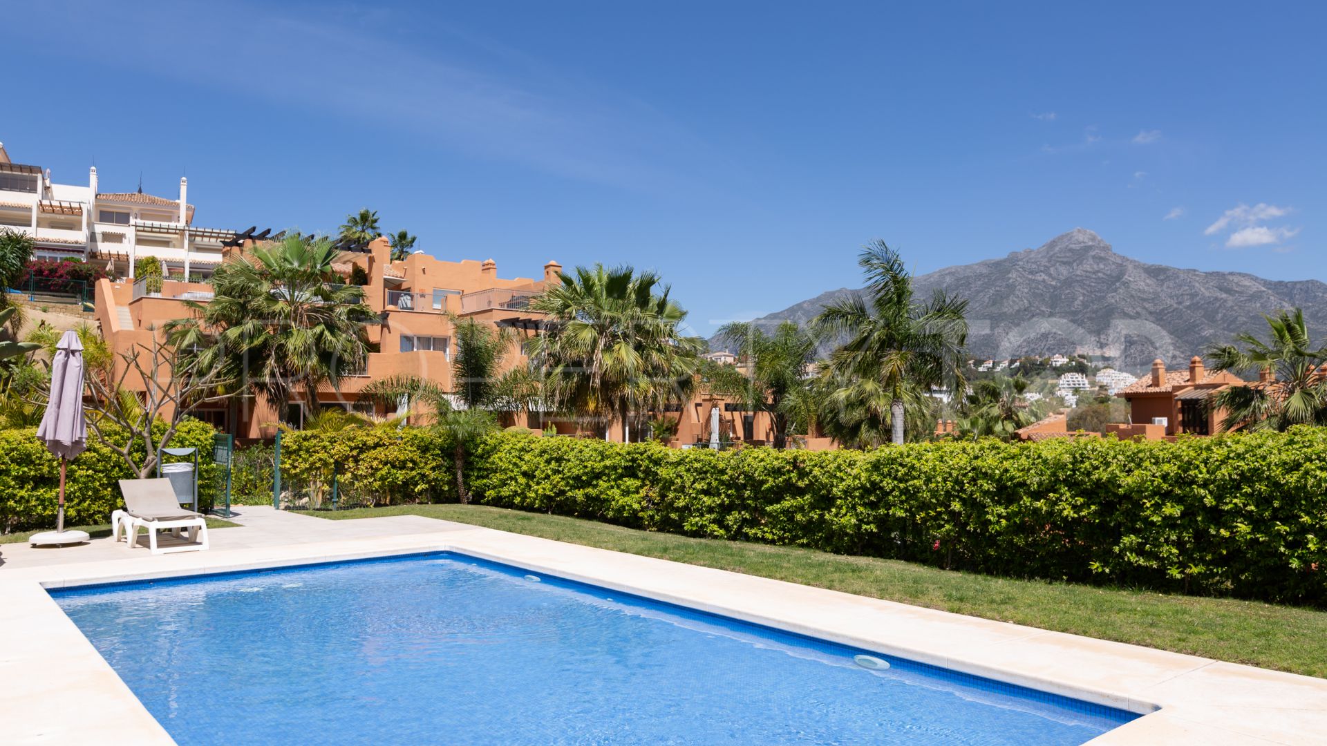 Apartamento en venta con 3 dormitorios en Alminar de Marbella