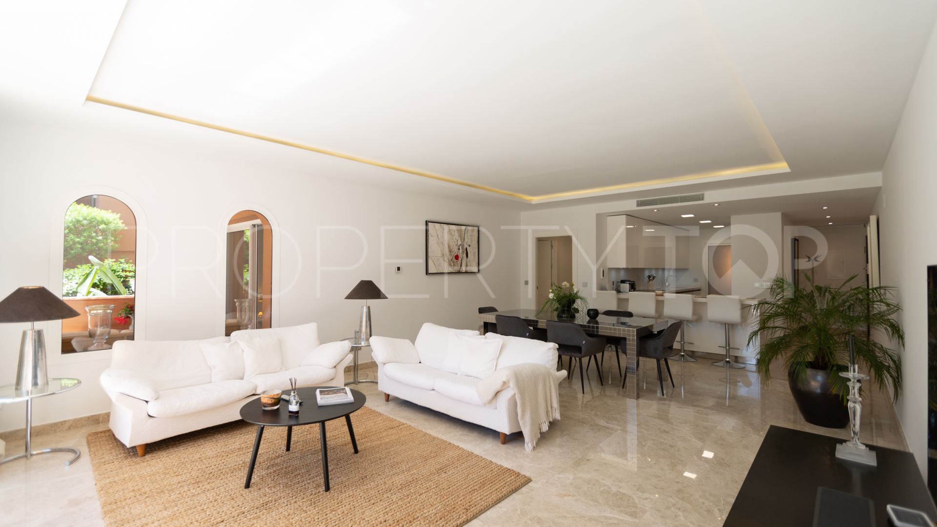 Apartamento en venta con 3 dormitorios en Alminar de Marbella