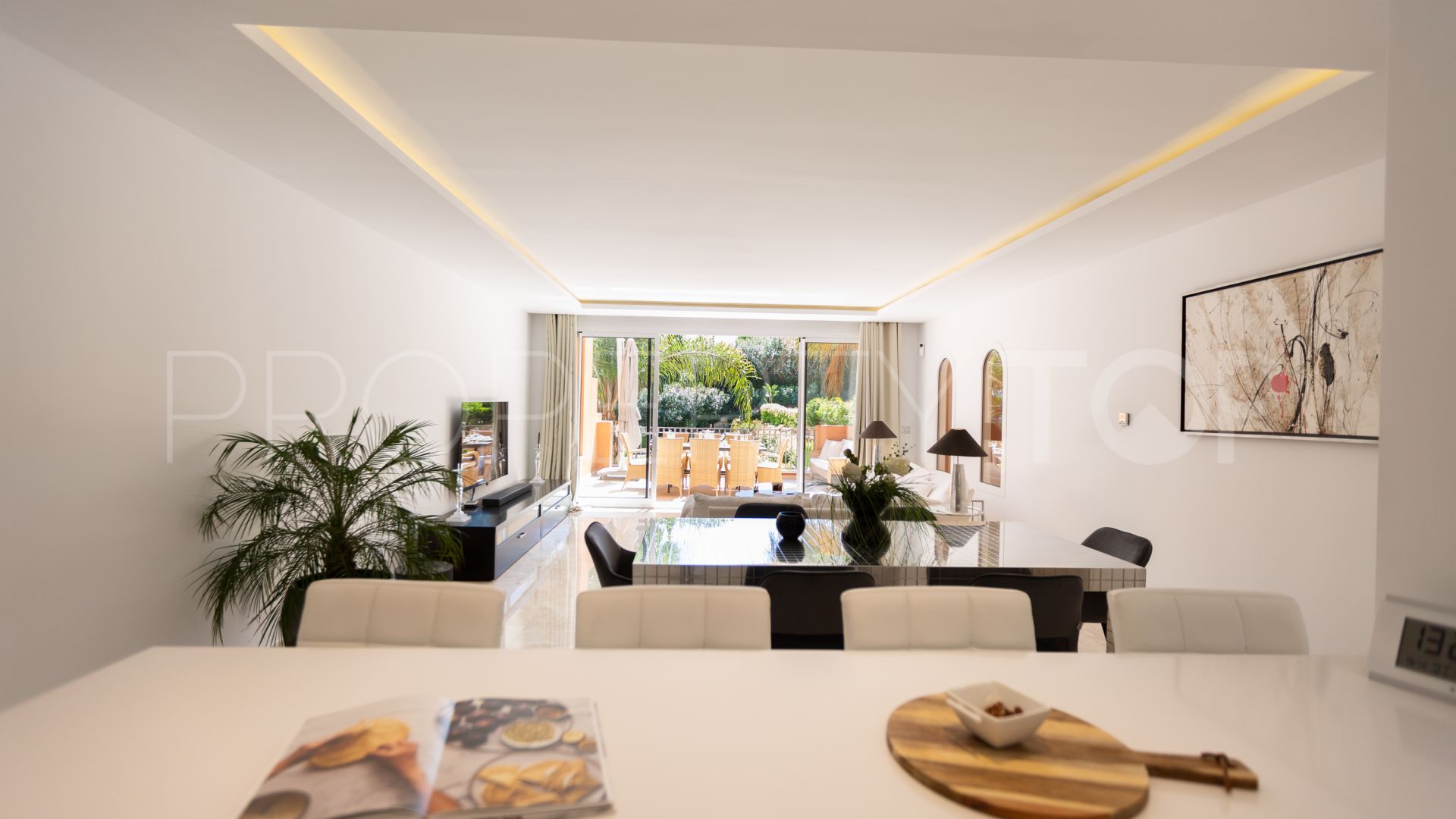 Apartamento en venta con 3 dormitorios en Alminar de Marbella