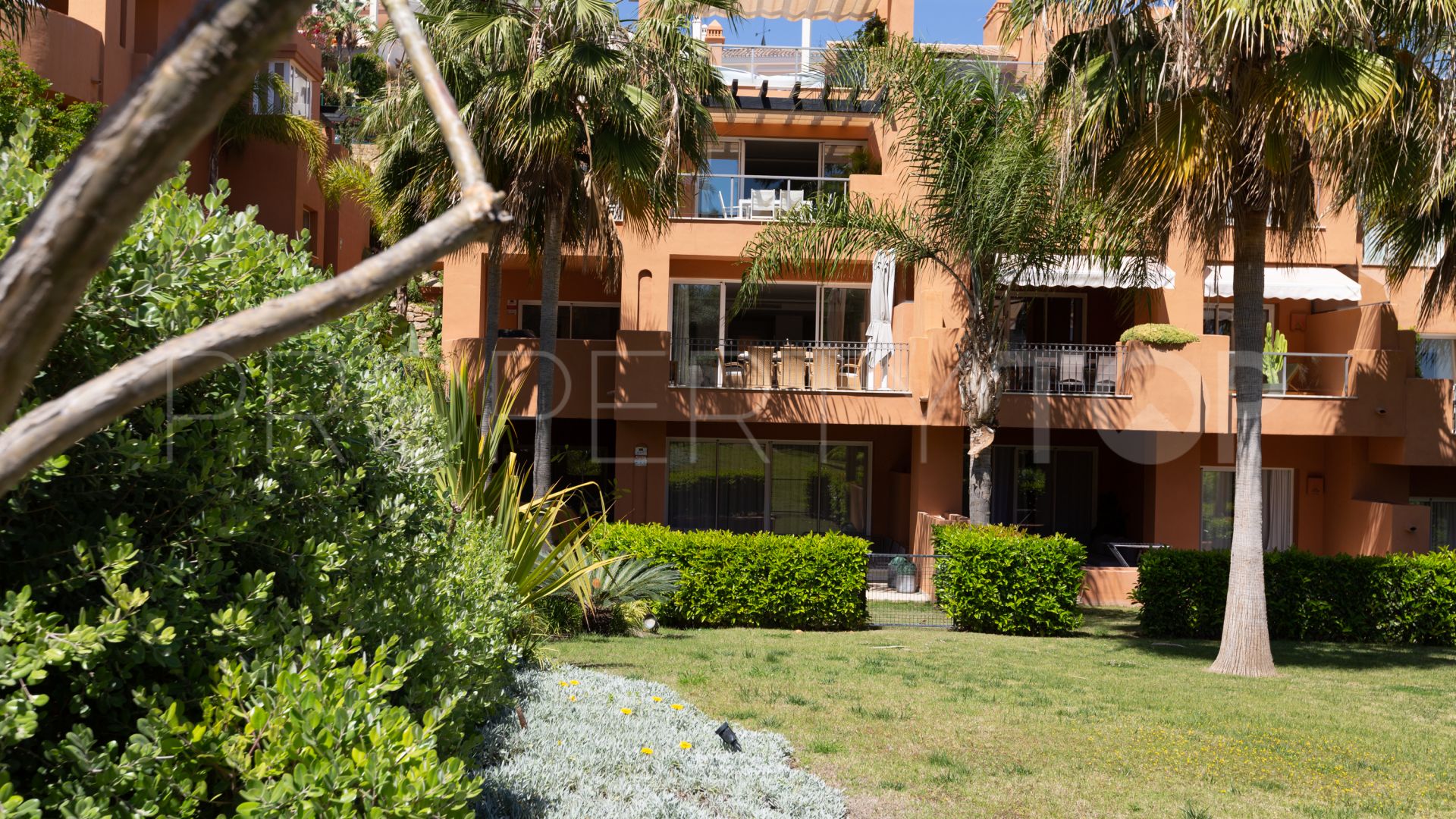 Apartamento en venta con 3 dormitorios en Alminar de Marbella