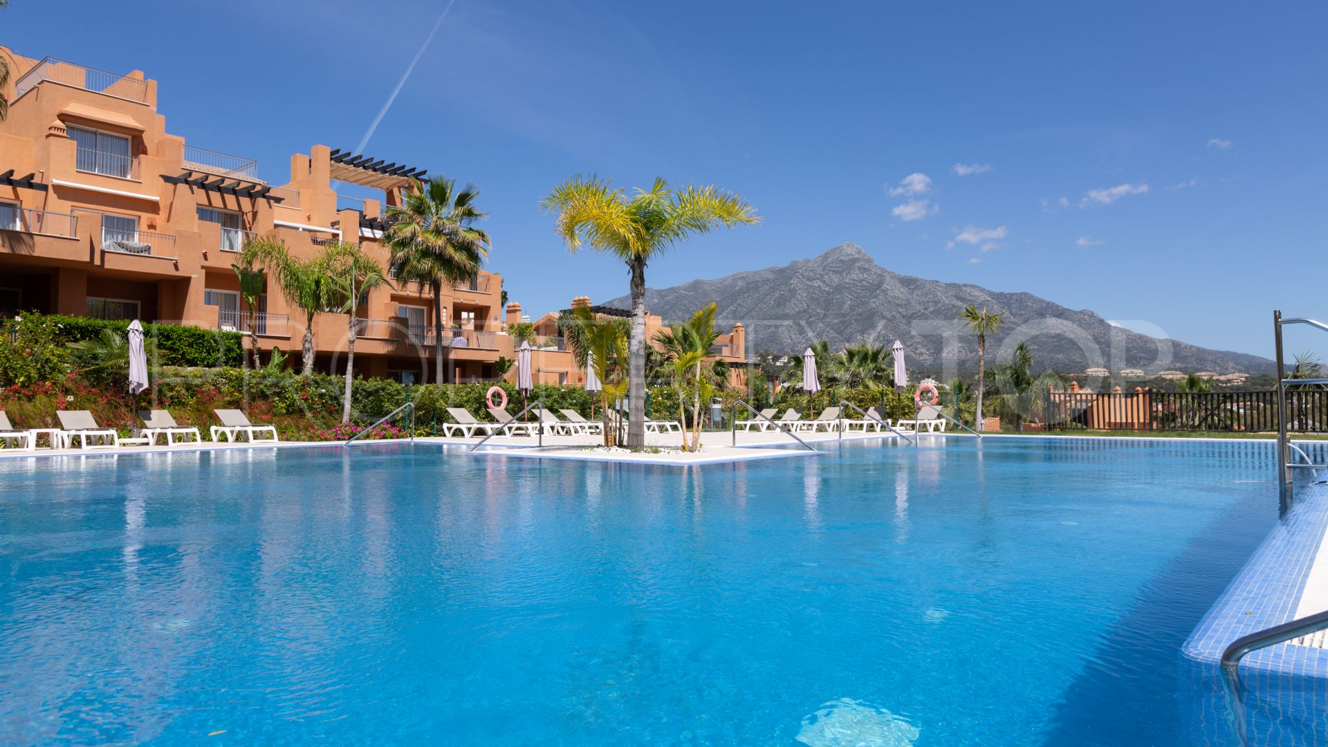 Apartamento en venta con 3 dormitorios en Alminar de Marbella