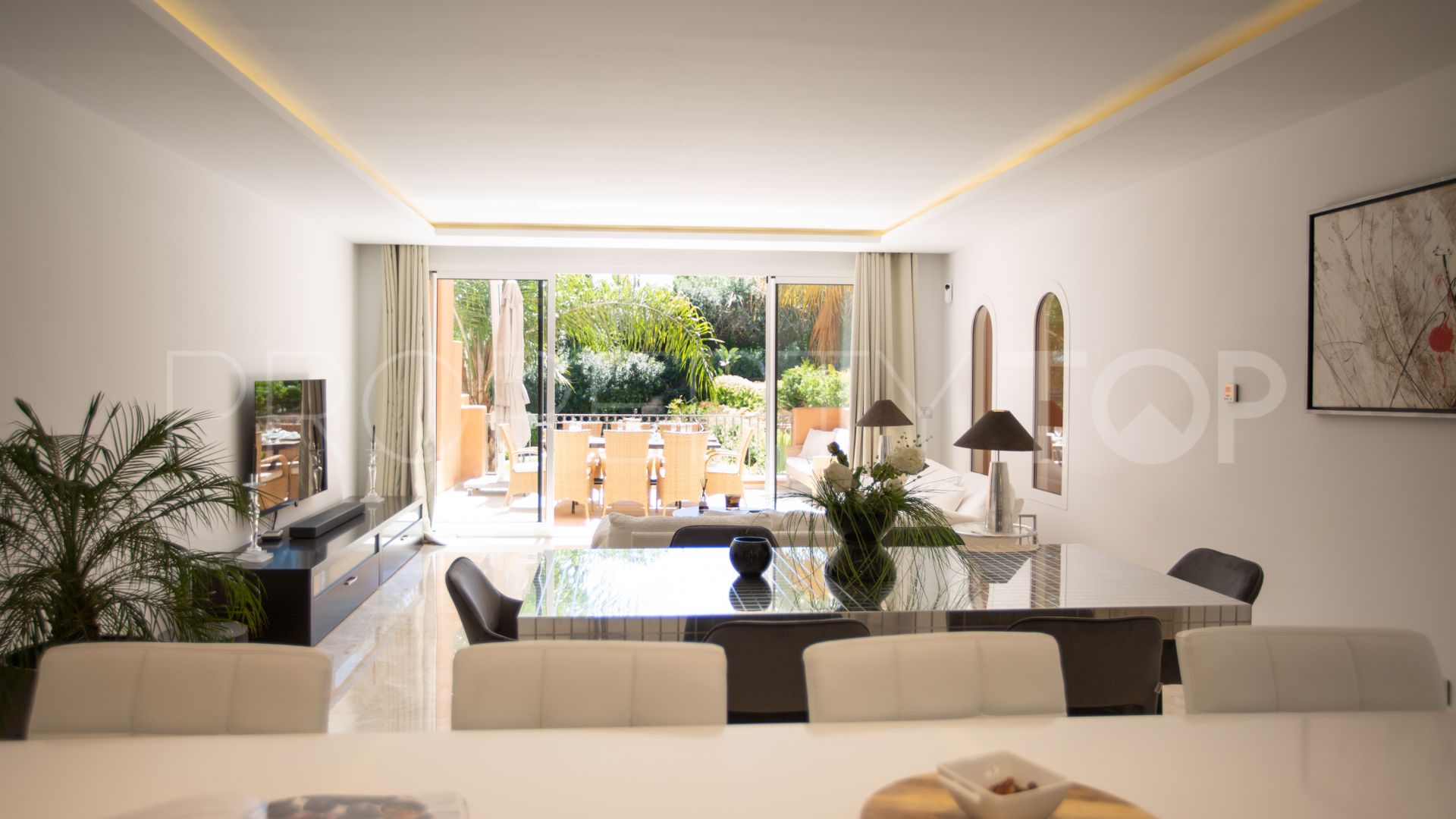 Apartamento en venta con 3 dormitorios en Alminar de Marbella