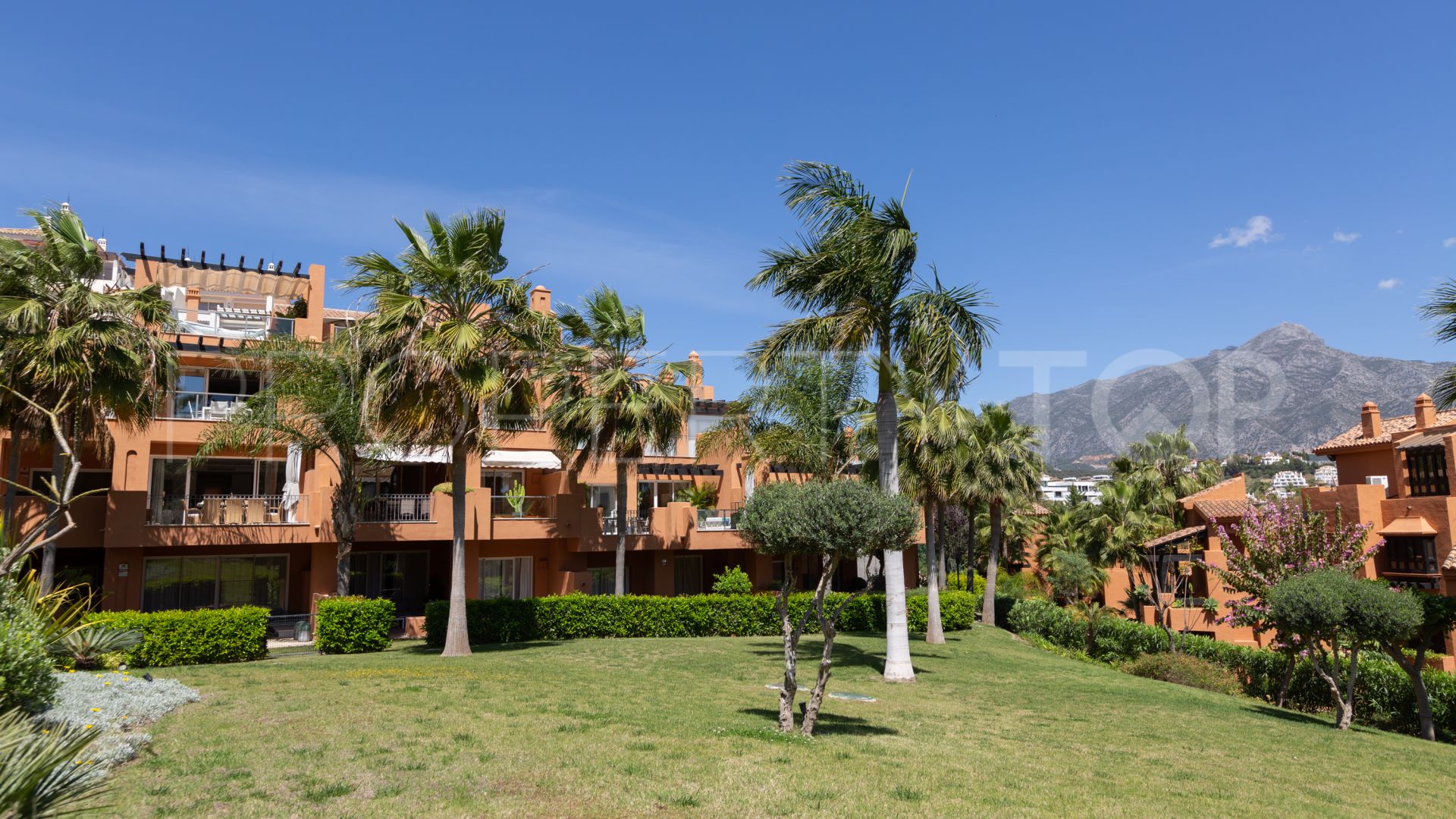 Apartamento en venta con 3 dormitorios en Alminar de Marbella