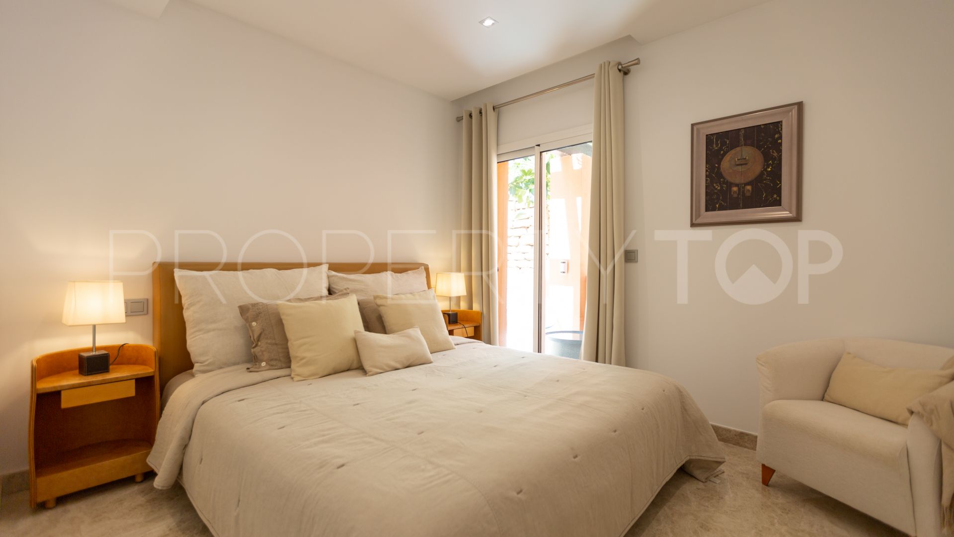 Apartamento en venta con 3 dormitorios en Alminar de Marbella