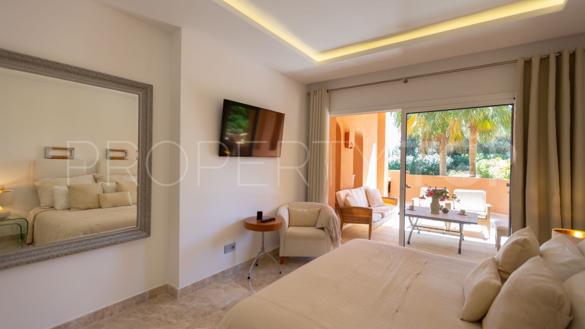 Apartamento en venta con 3 dormitorios en Alminar de Marbella