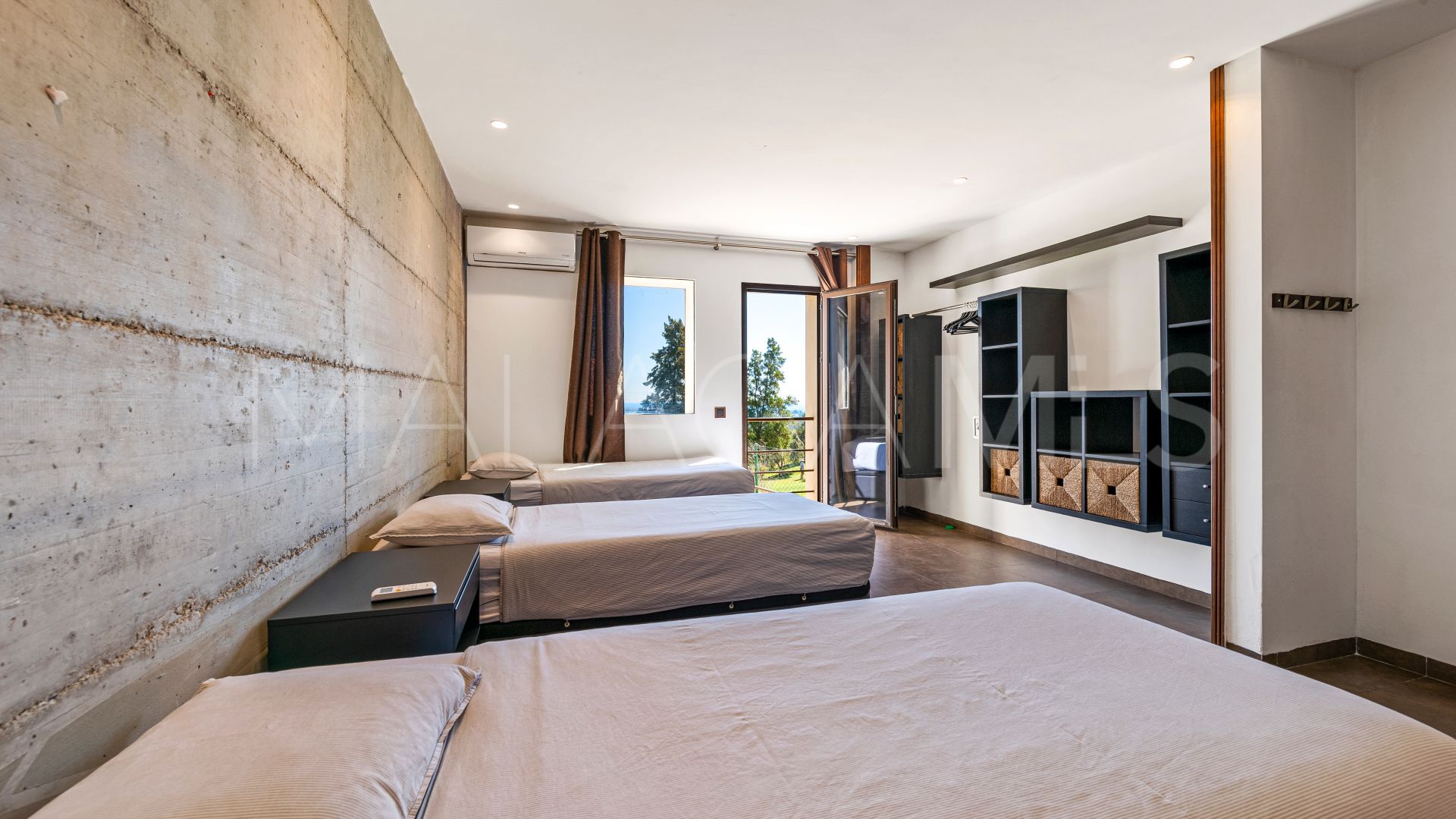 Buy villa de 8 bedrooms in La Alqueria