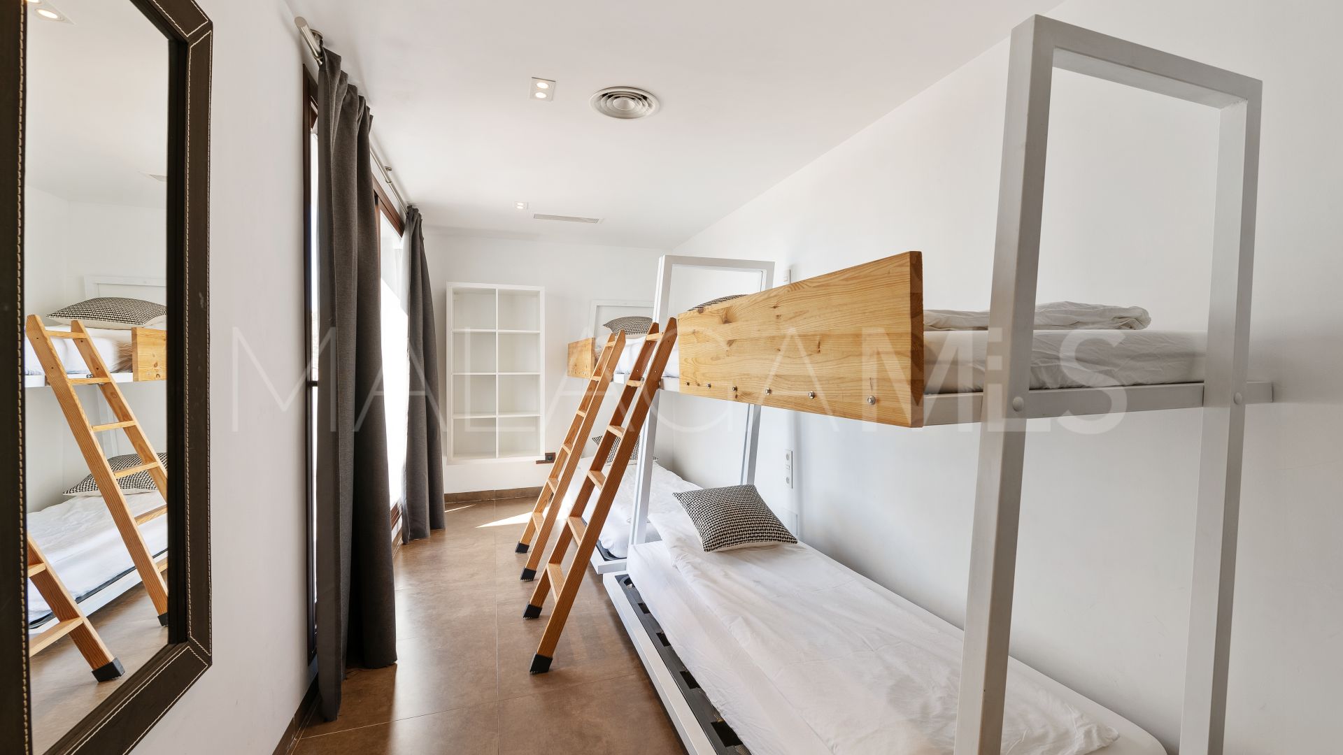 Buy villa de 8 bedrooms in La Alqueria