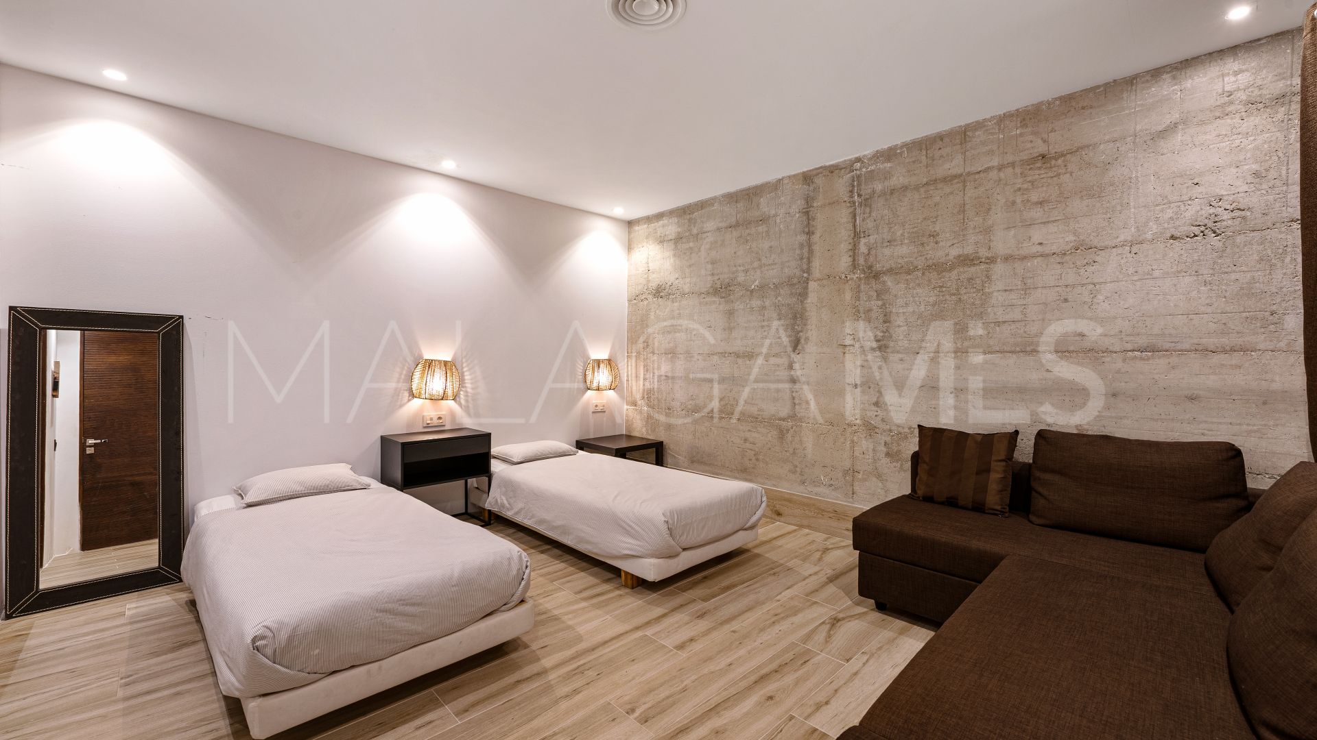 Buy villa de 8 bedrooms in La Alqueria