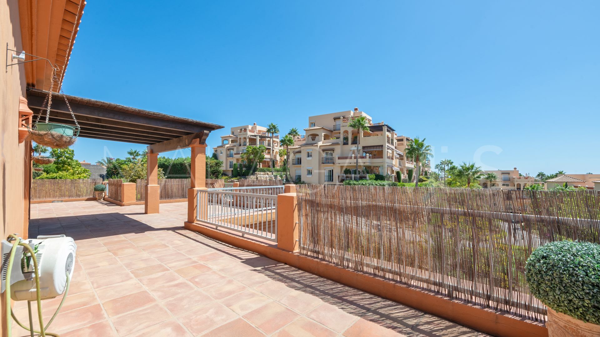 For sale penthouse in Benatalaya