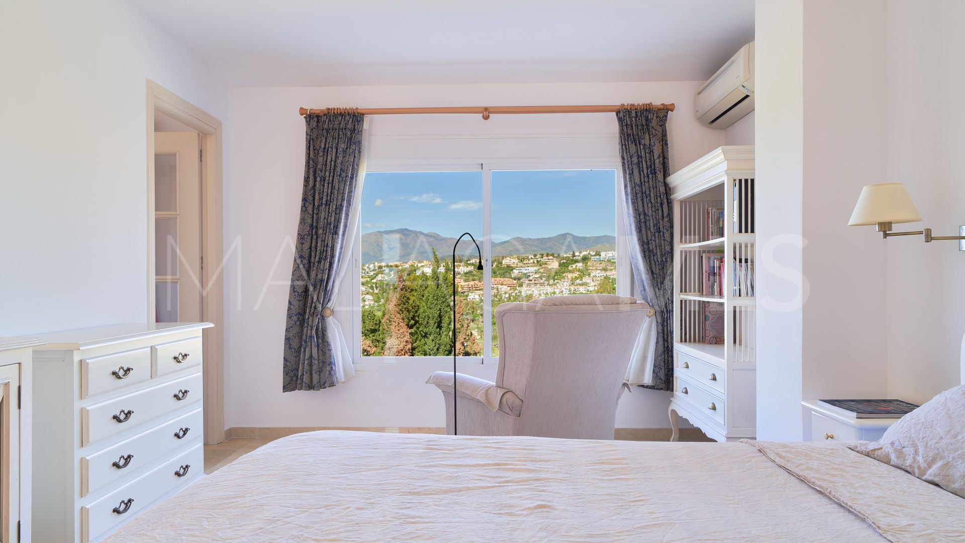 For sale El Paraiso town house with 2 bedrooms