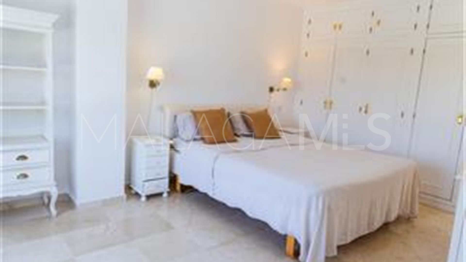 For sale El Paraiso town house with 2 bedrooms