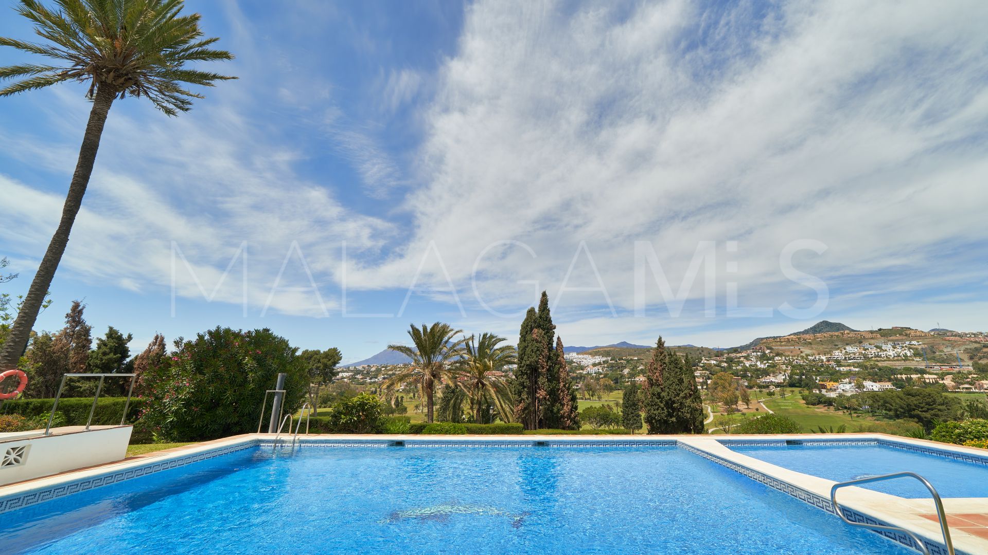 For sale El Paraiso town house with 2 bedrooms