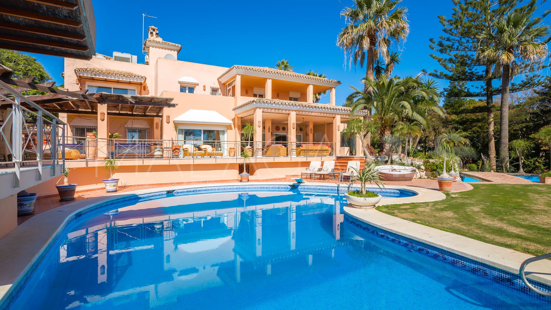 Beach Side New Golden Mile, villa for sale de 8 bedrooms