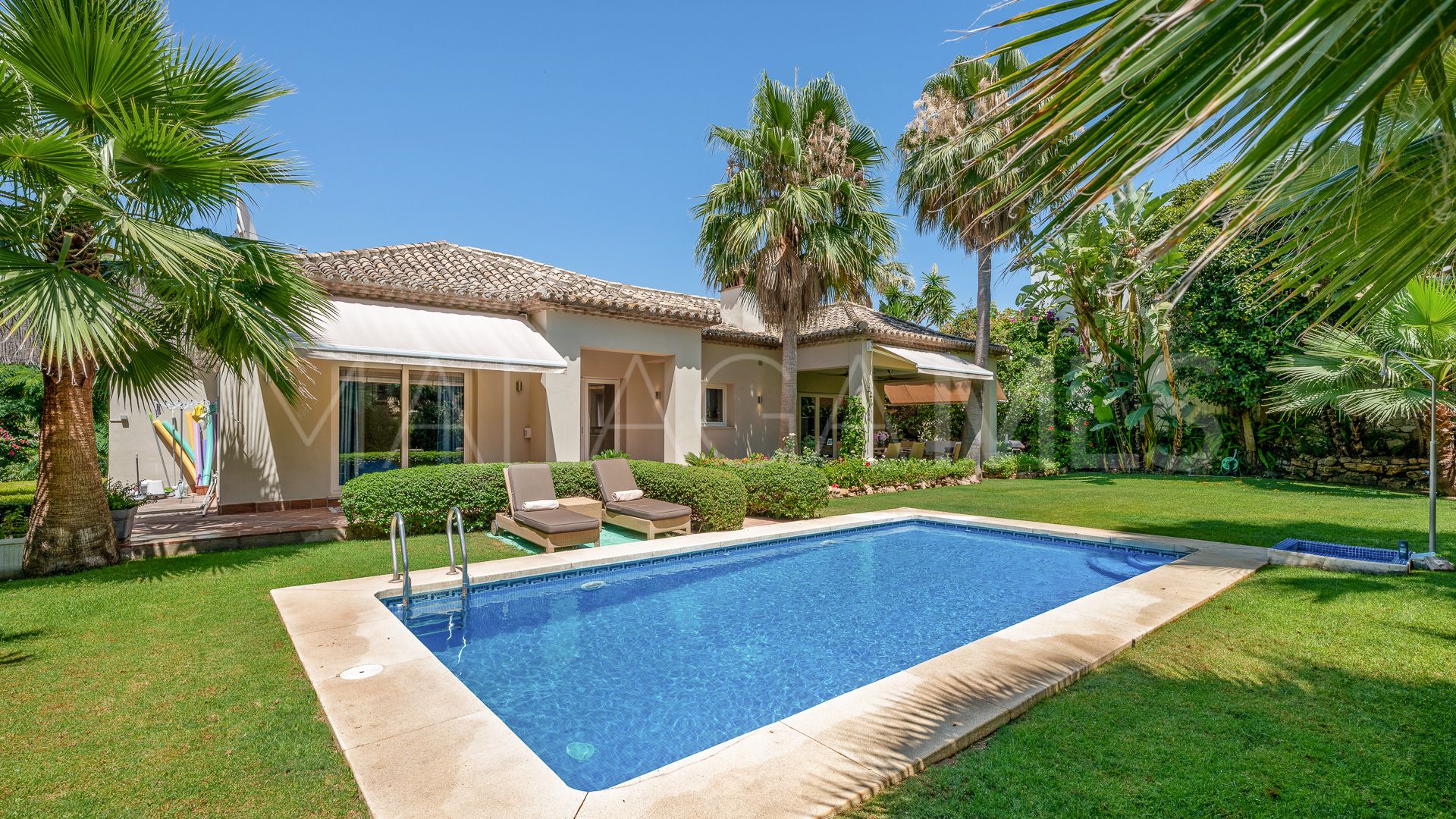 Villa for sale in Las Brisas